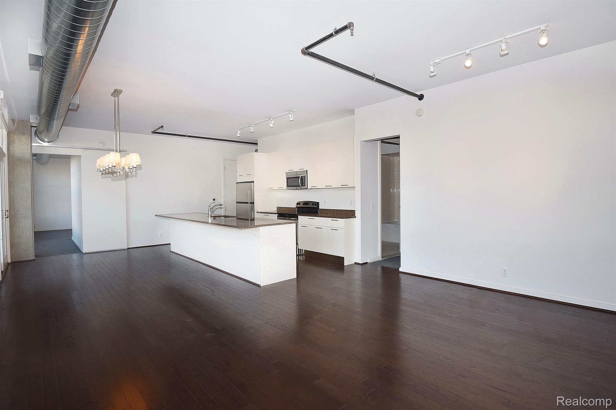 2051 VILLA Road Unit: 206