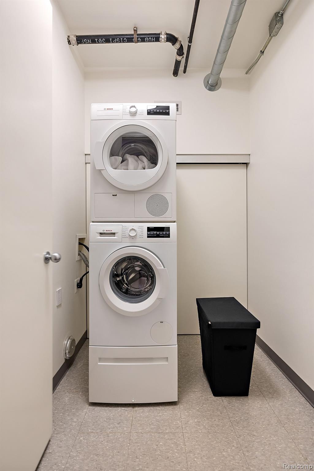 2051 VILLA Road Unit: 305