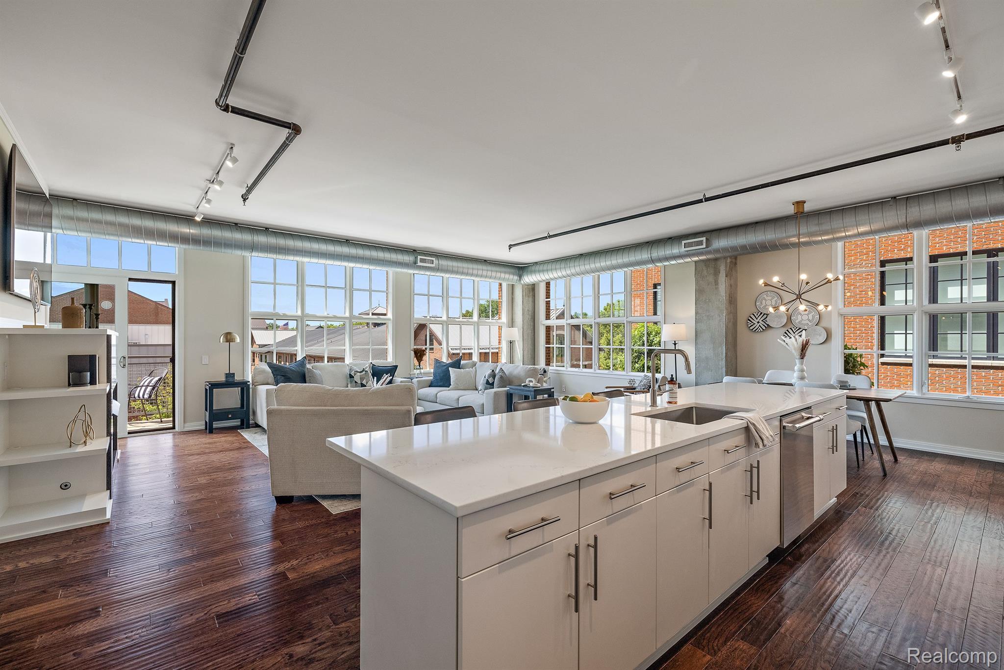 2051 VILLA Road Unit: 305