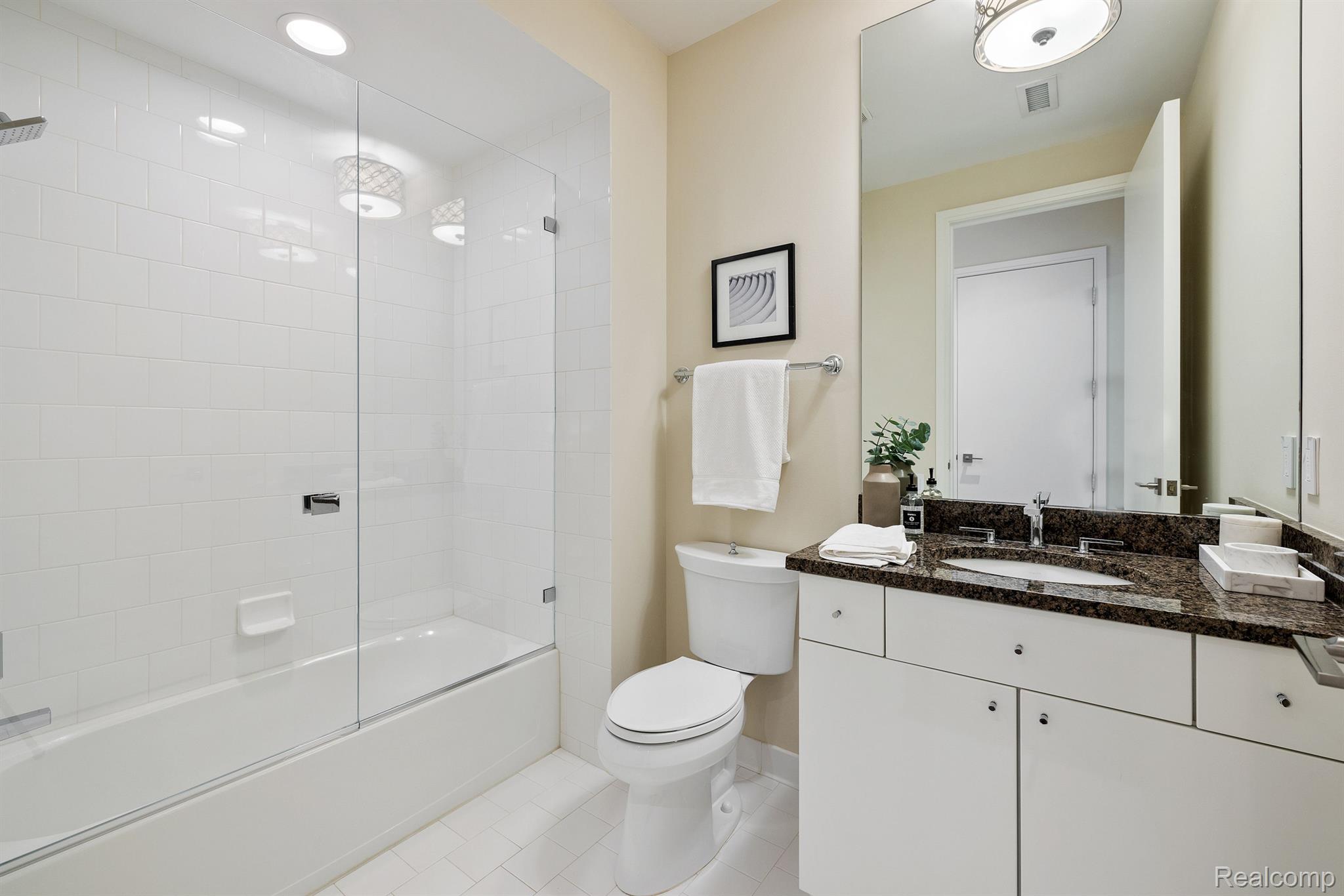 2051 VILLA Road Unit: 305