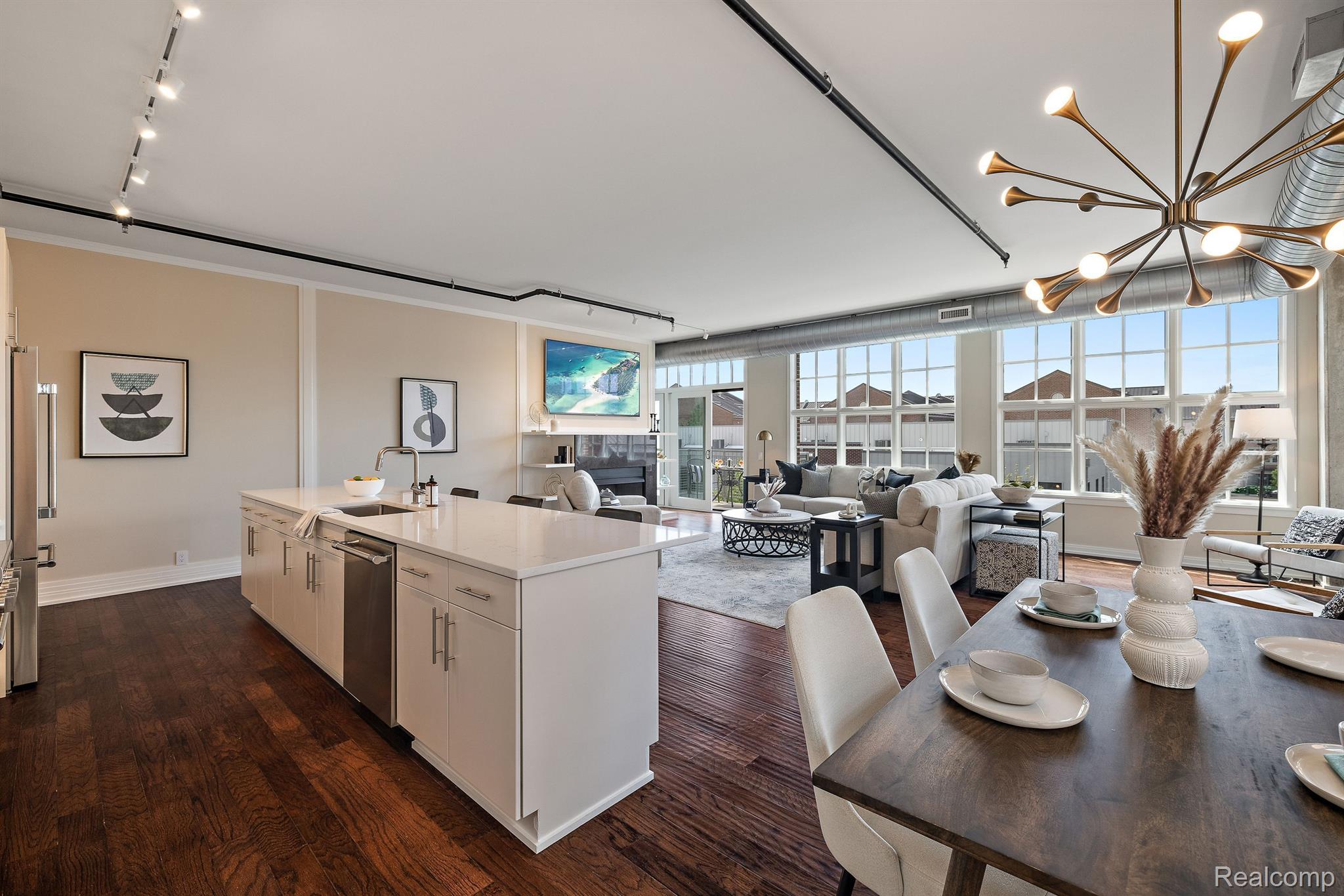 2051 VILLA Road Unit: 305