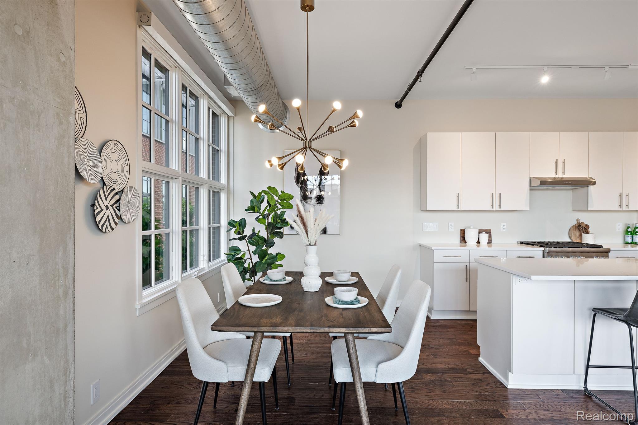 2051 VILLA Road Unit: 305