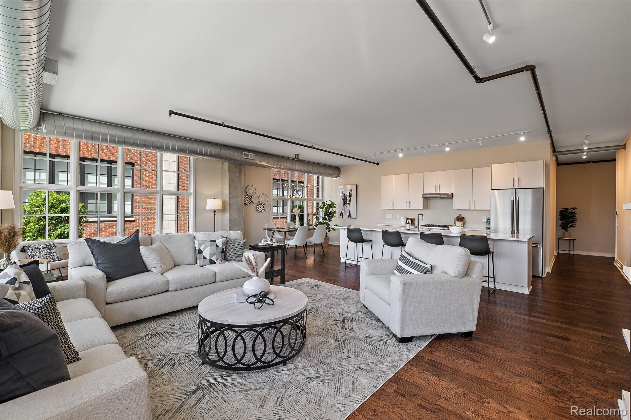 2051 VILLA Road Unit: 305