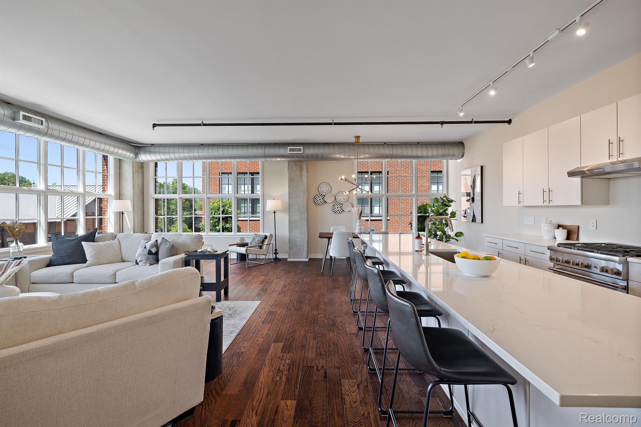 2051 VILLA Road Unit: 305