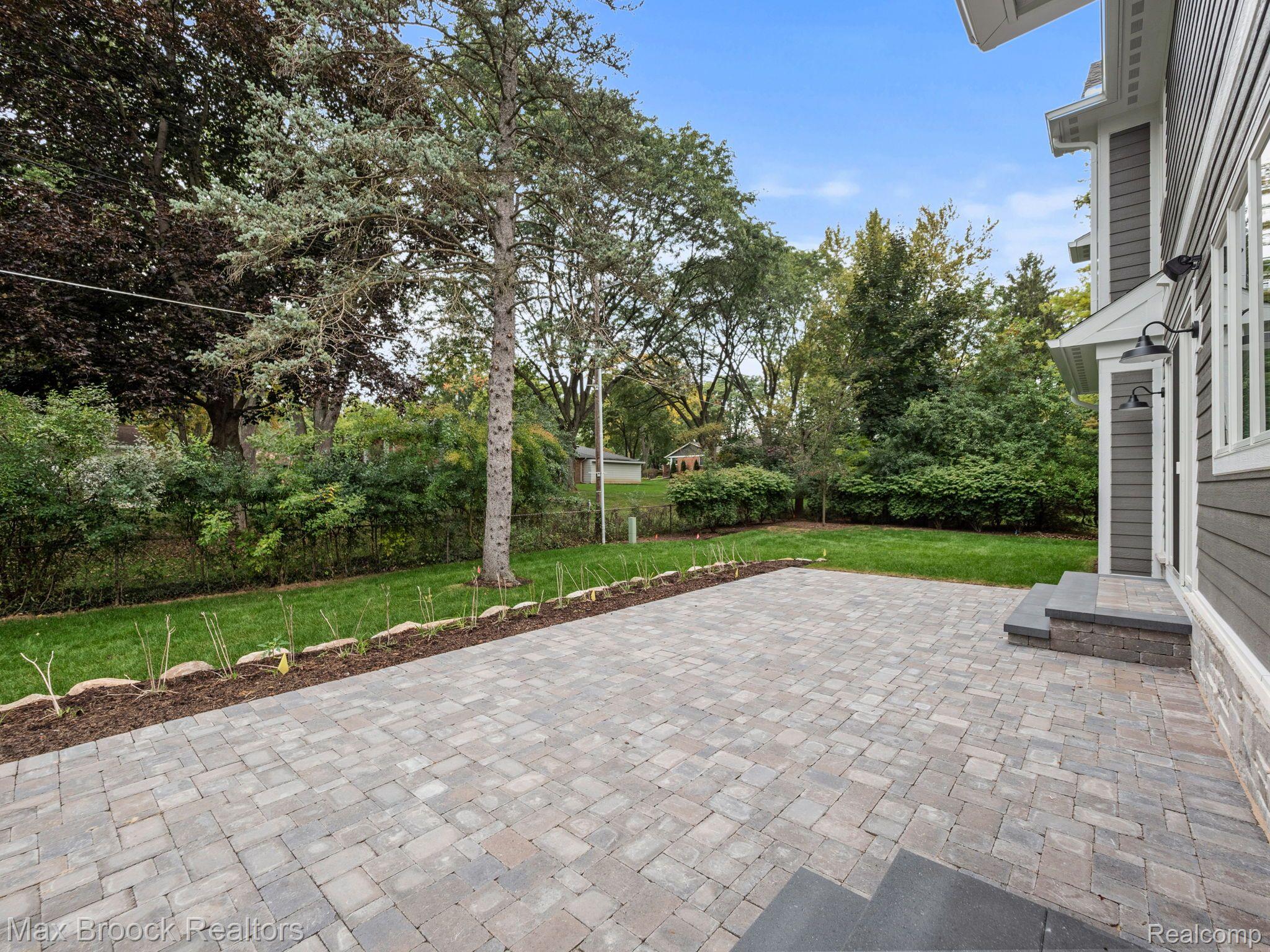 444 HILLBORO Drive