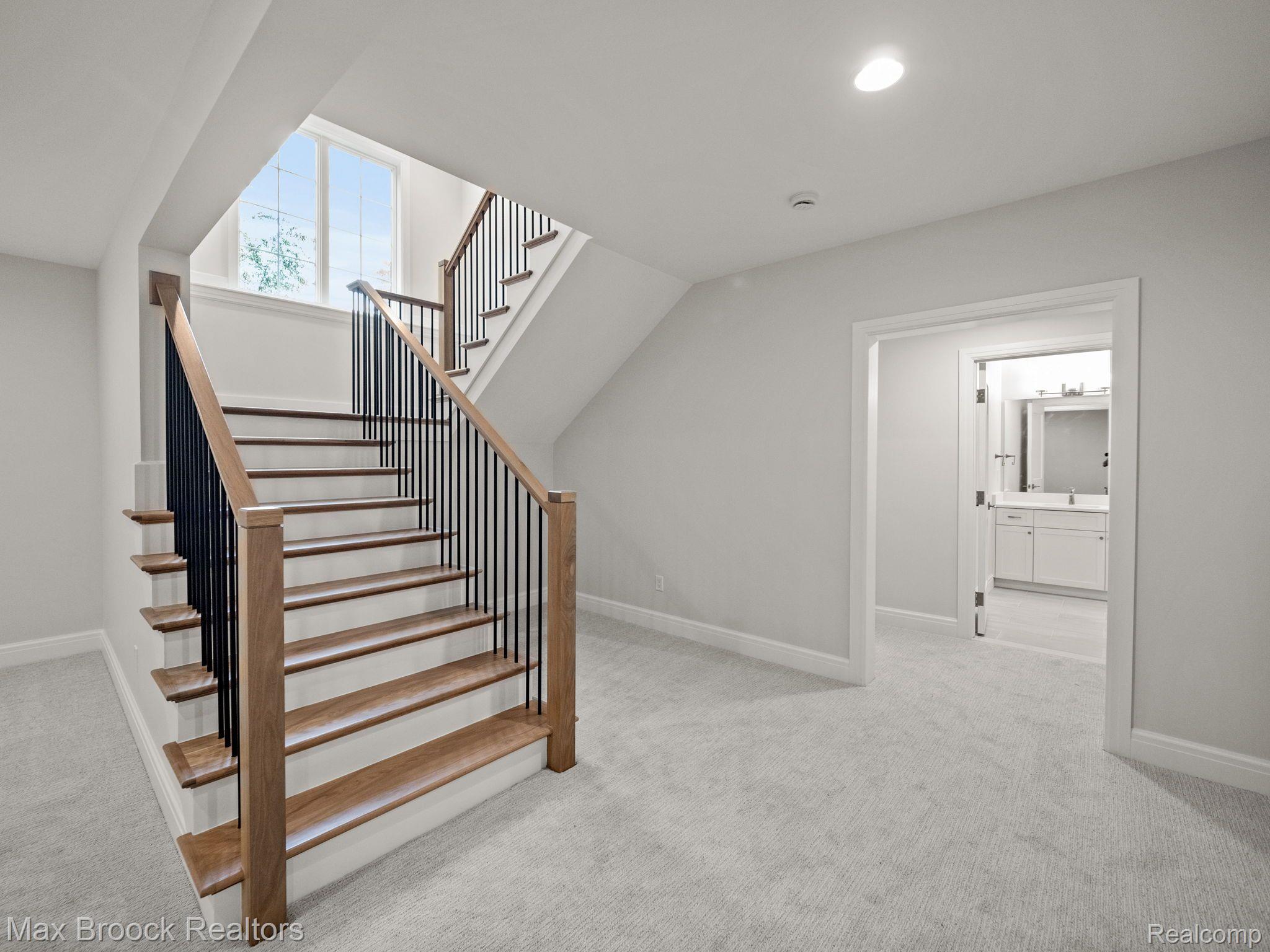 444 HILLBORO Drive