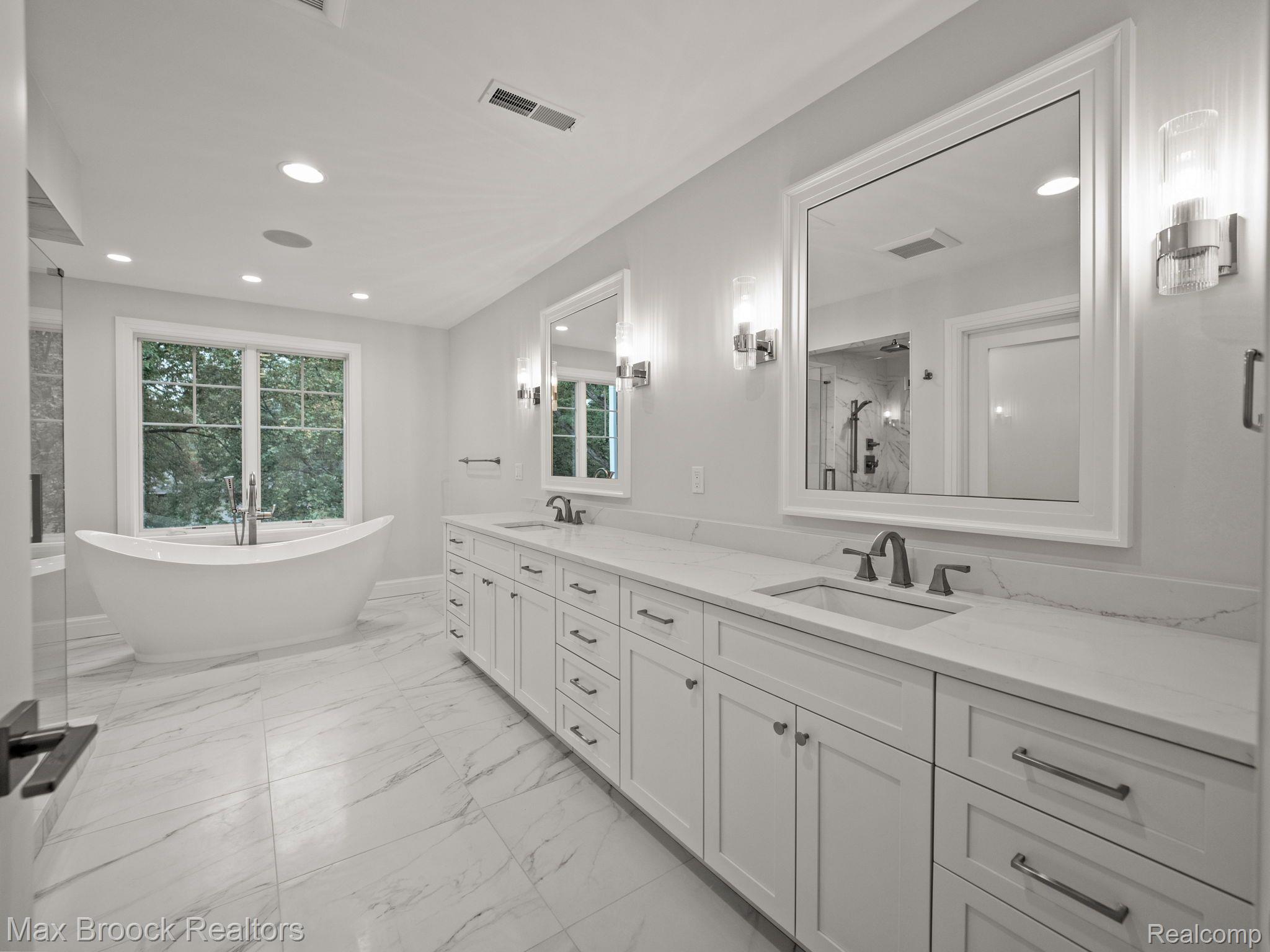 444 HILLBORO Drive