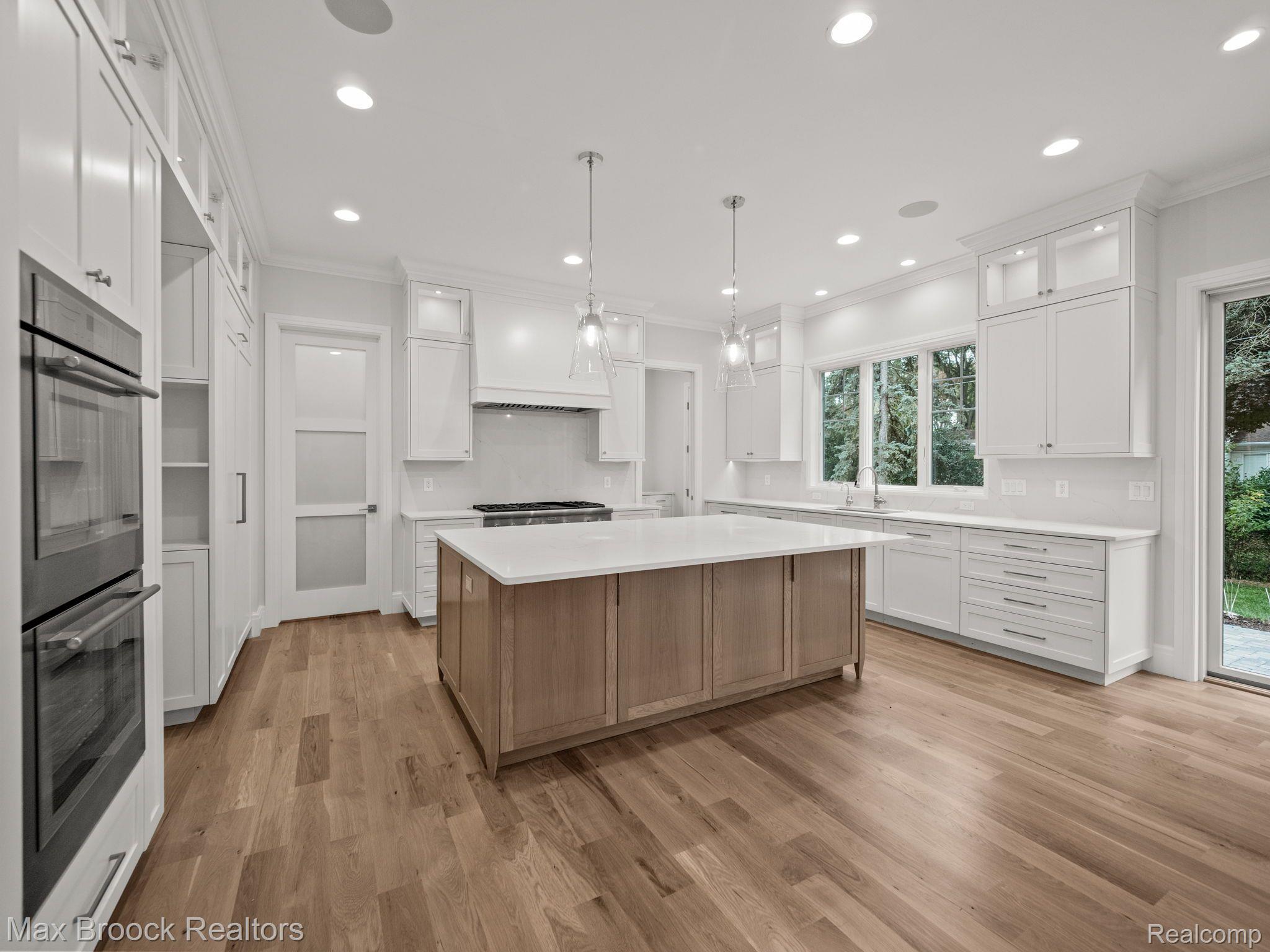 444 HILLBORO Drive