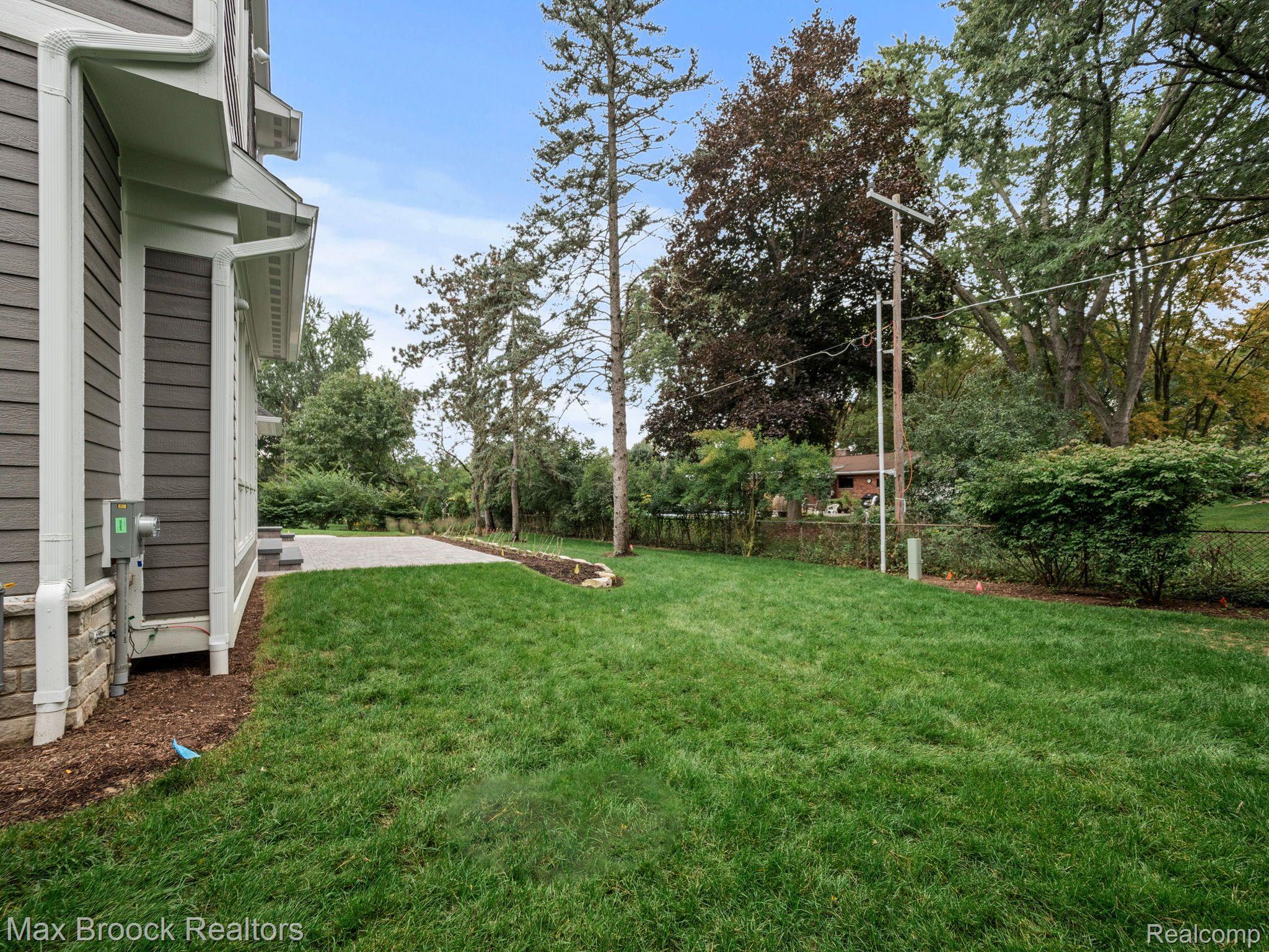 444 HILLBORO Drive