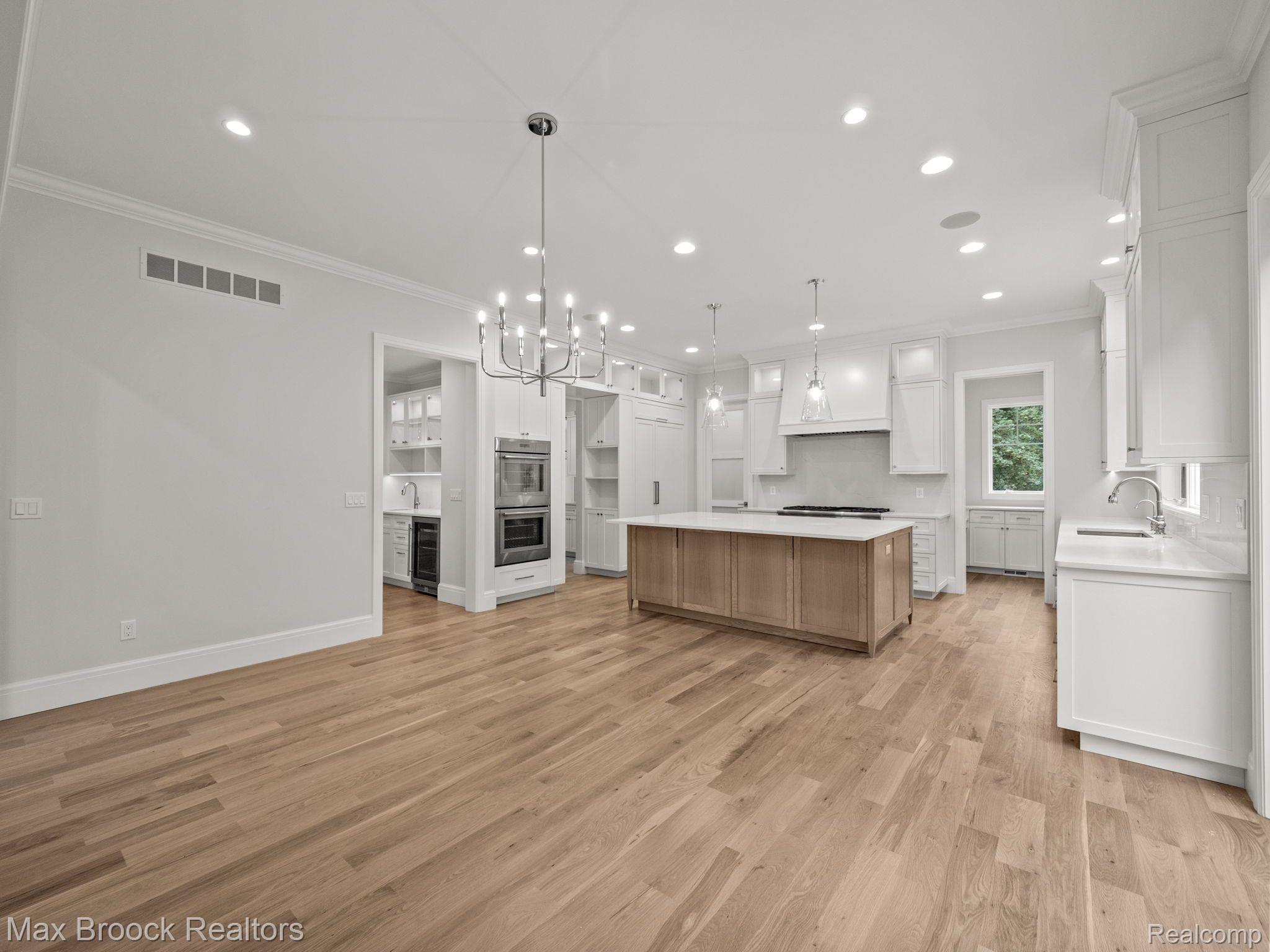 444 HILLBORO Drive