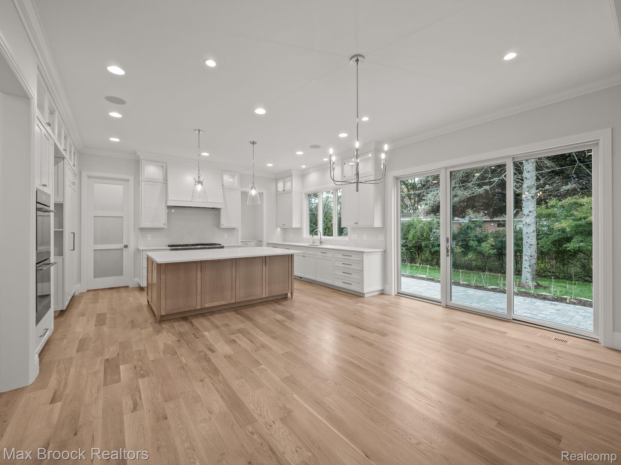 444 HILLBORO Drive
