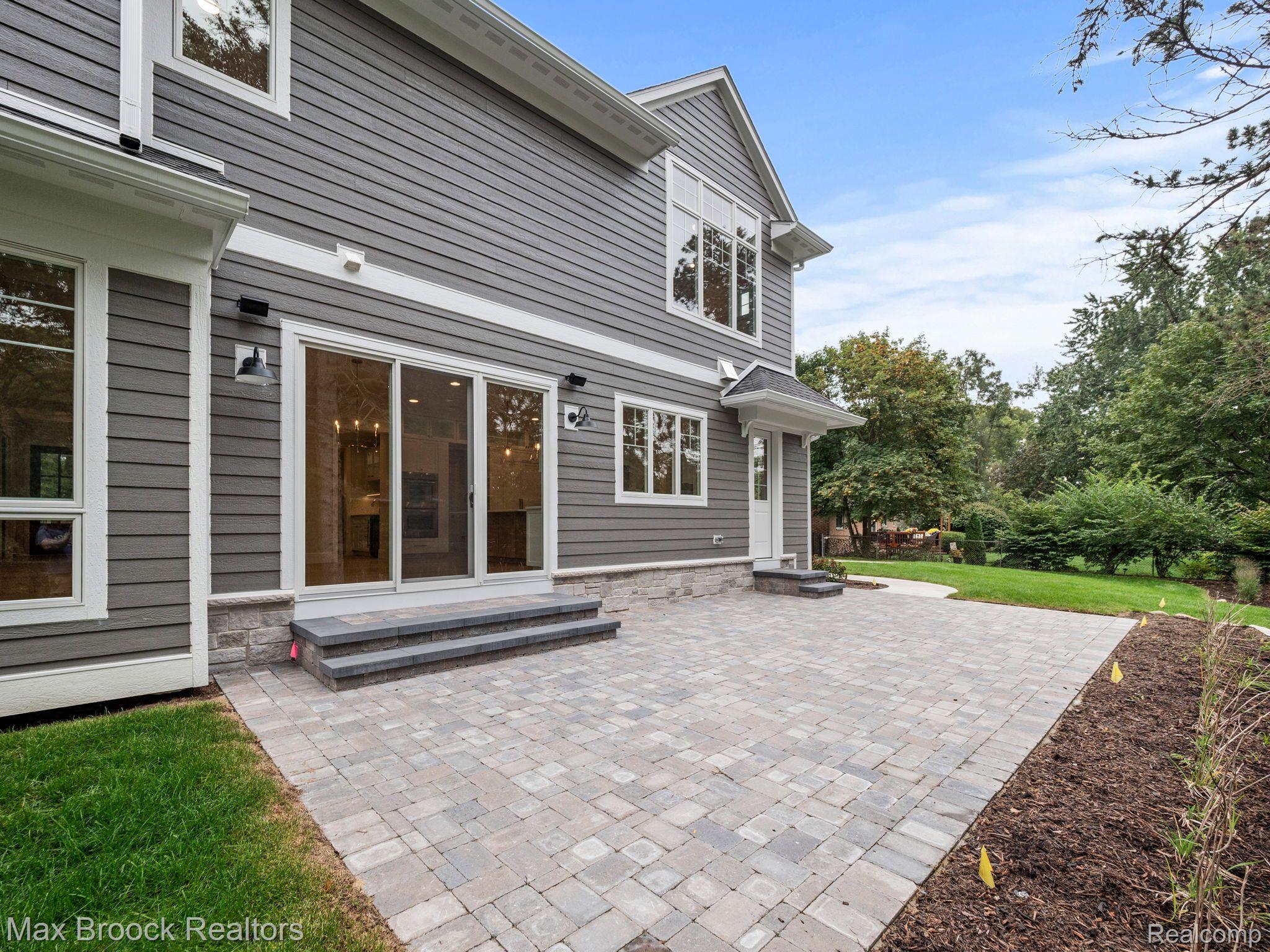 444 HILLBORO Drive