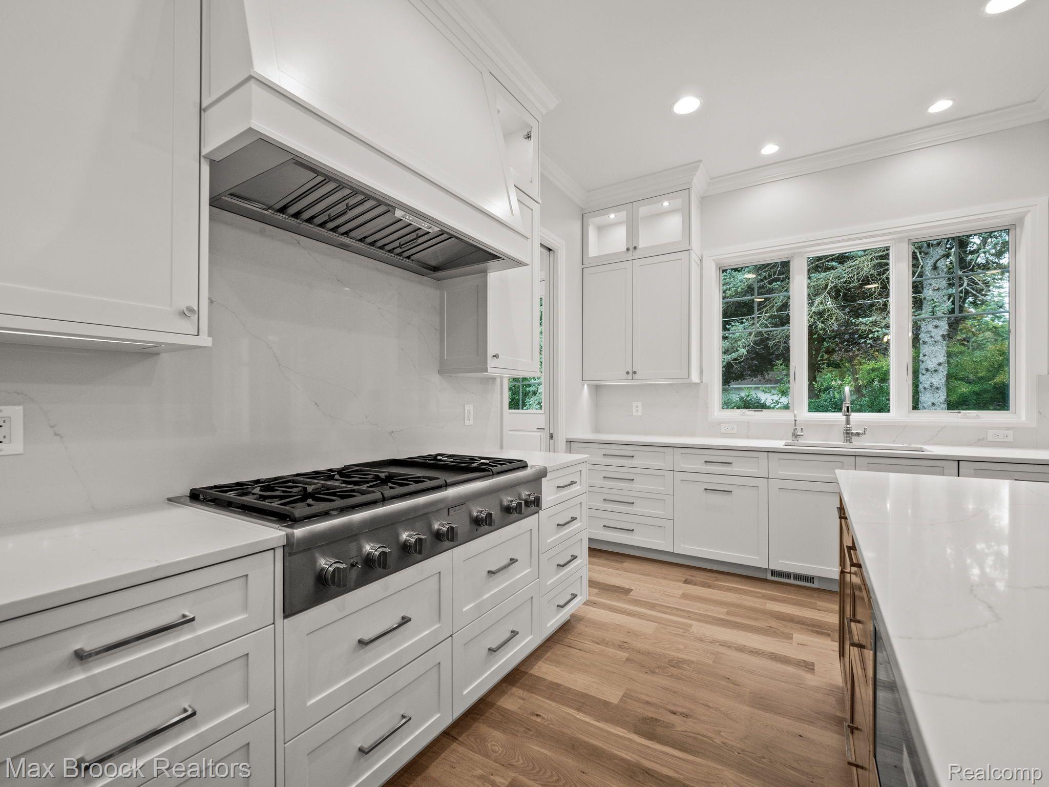 444 HILLBORO Drive