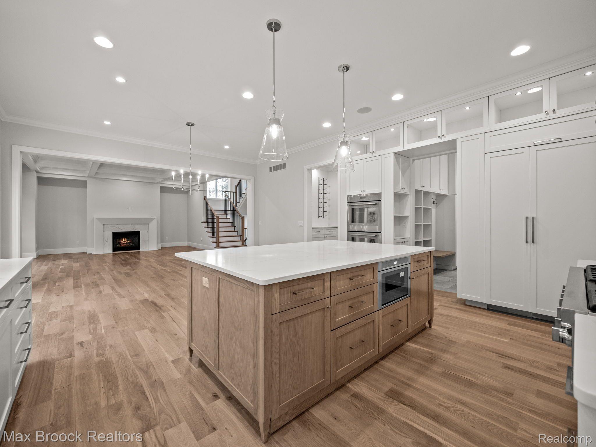 444 HILLBORO Drive