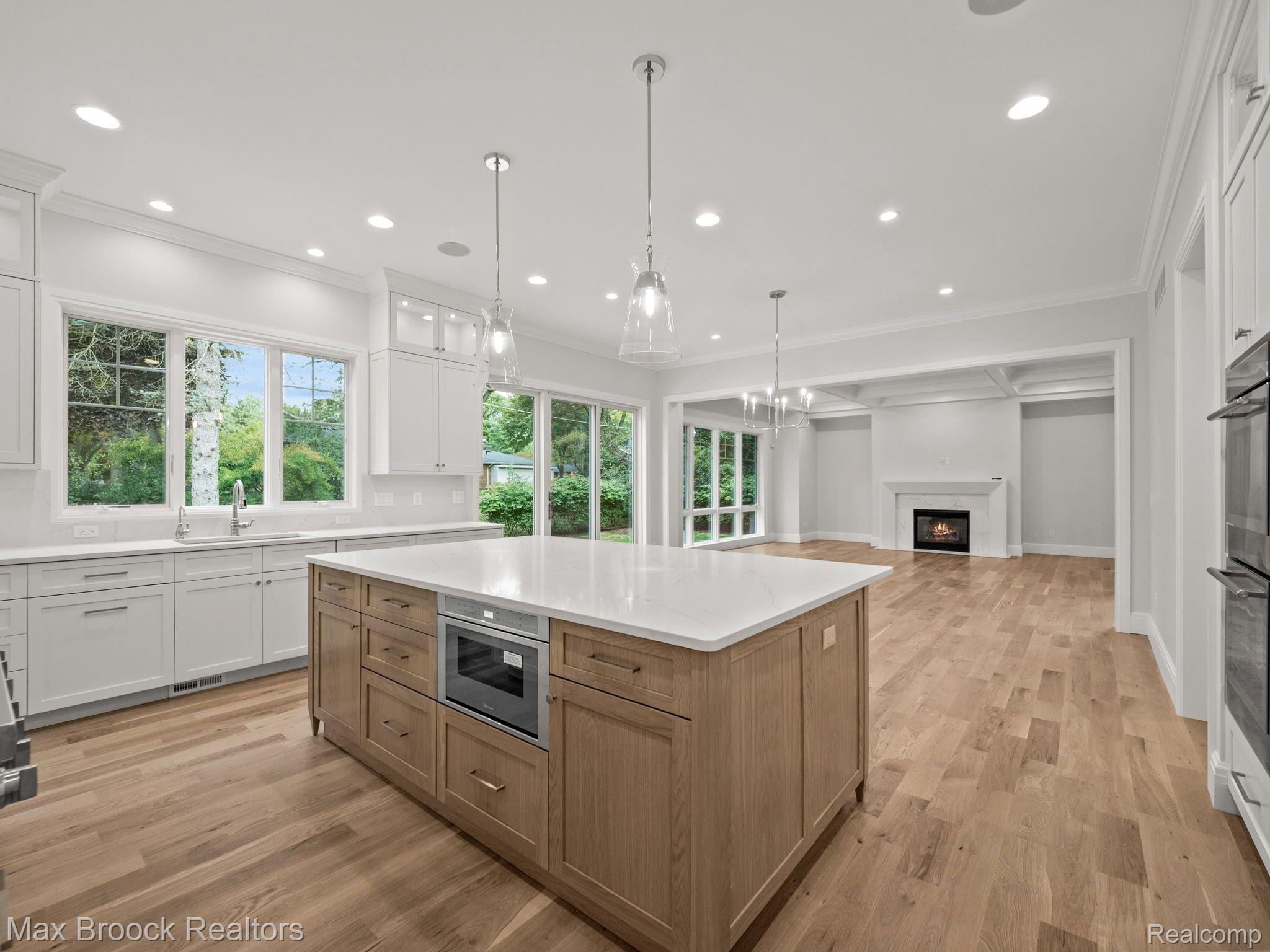 444 HILLBORO Drive