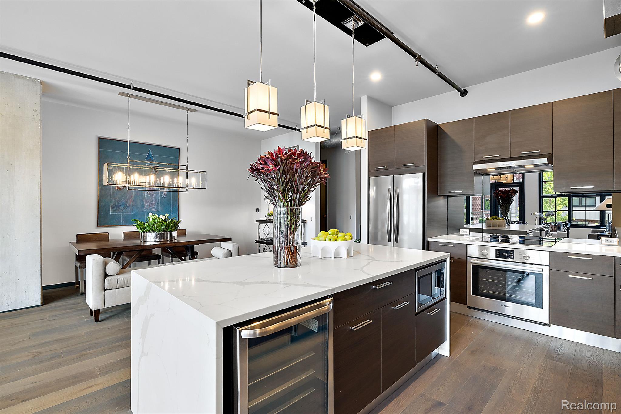 2051 VILLA Road Unit: 203