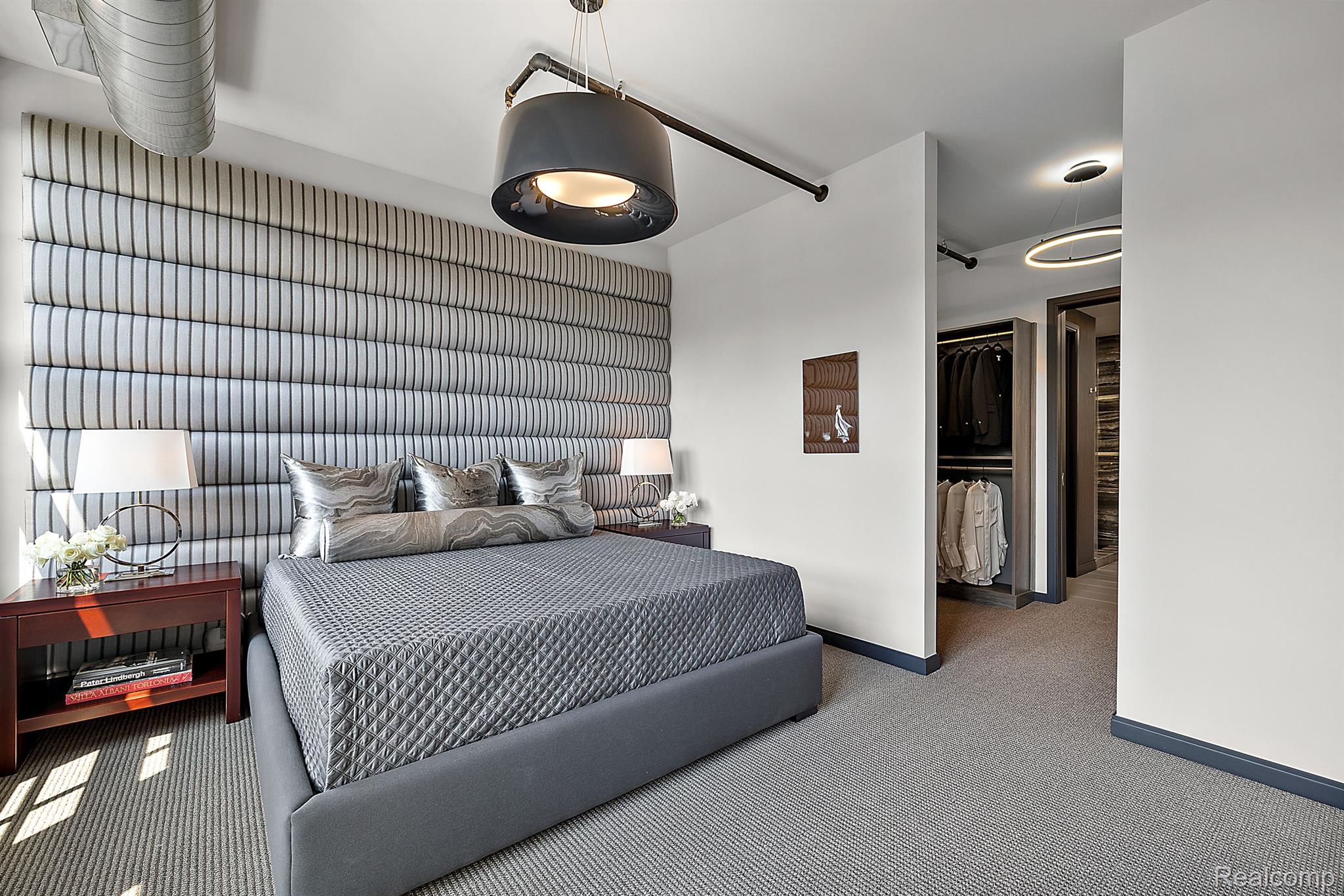 2051 VILLA Road Unit: 203