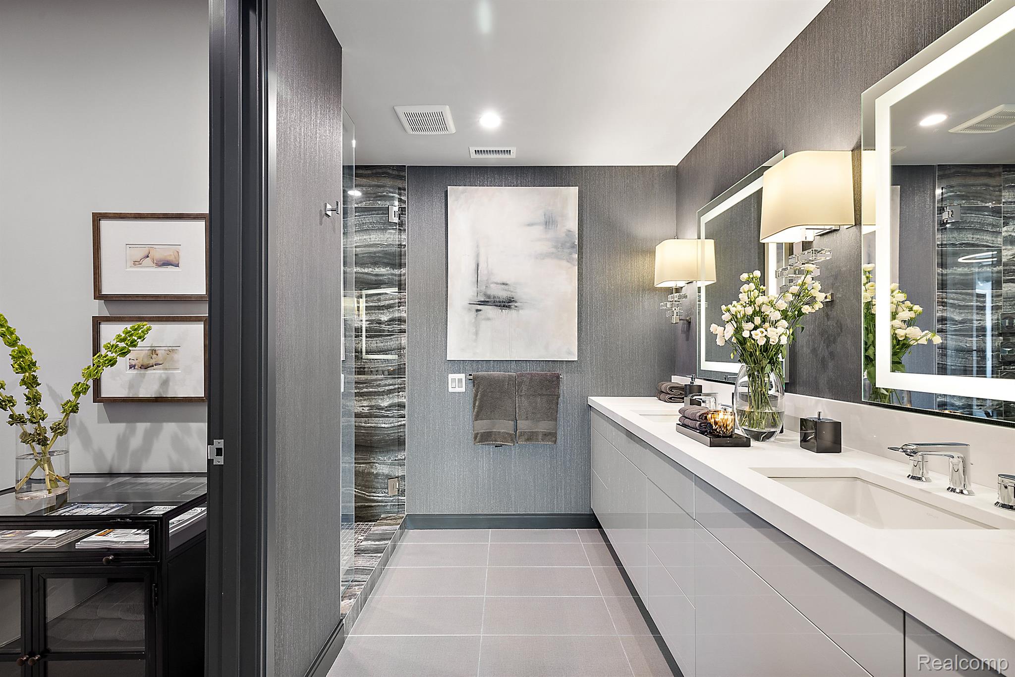 2051 VILLA Road Unit: 203