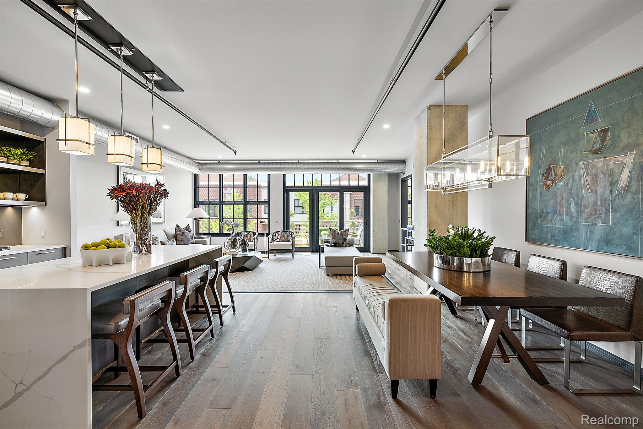 2051 VILLA Road Unit: 203