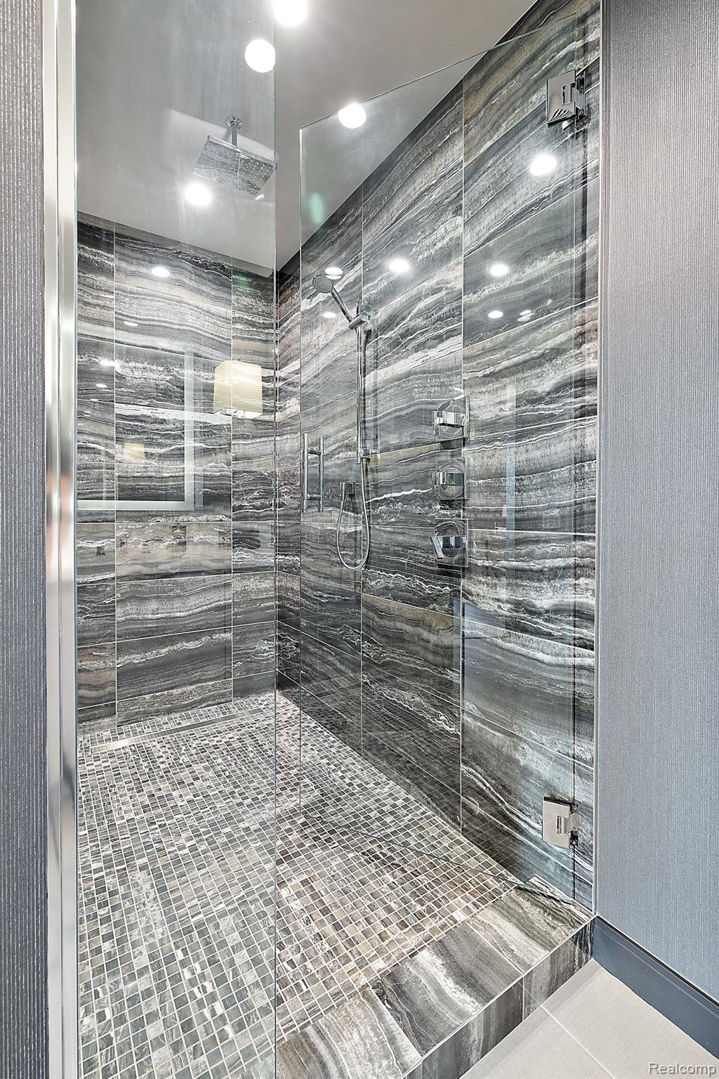2051 VILLA Road Unit: 203