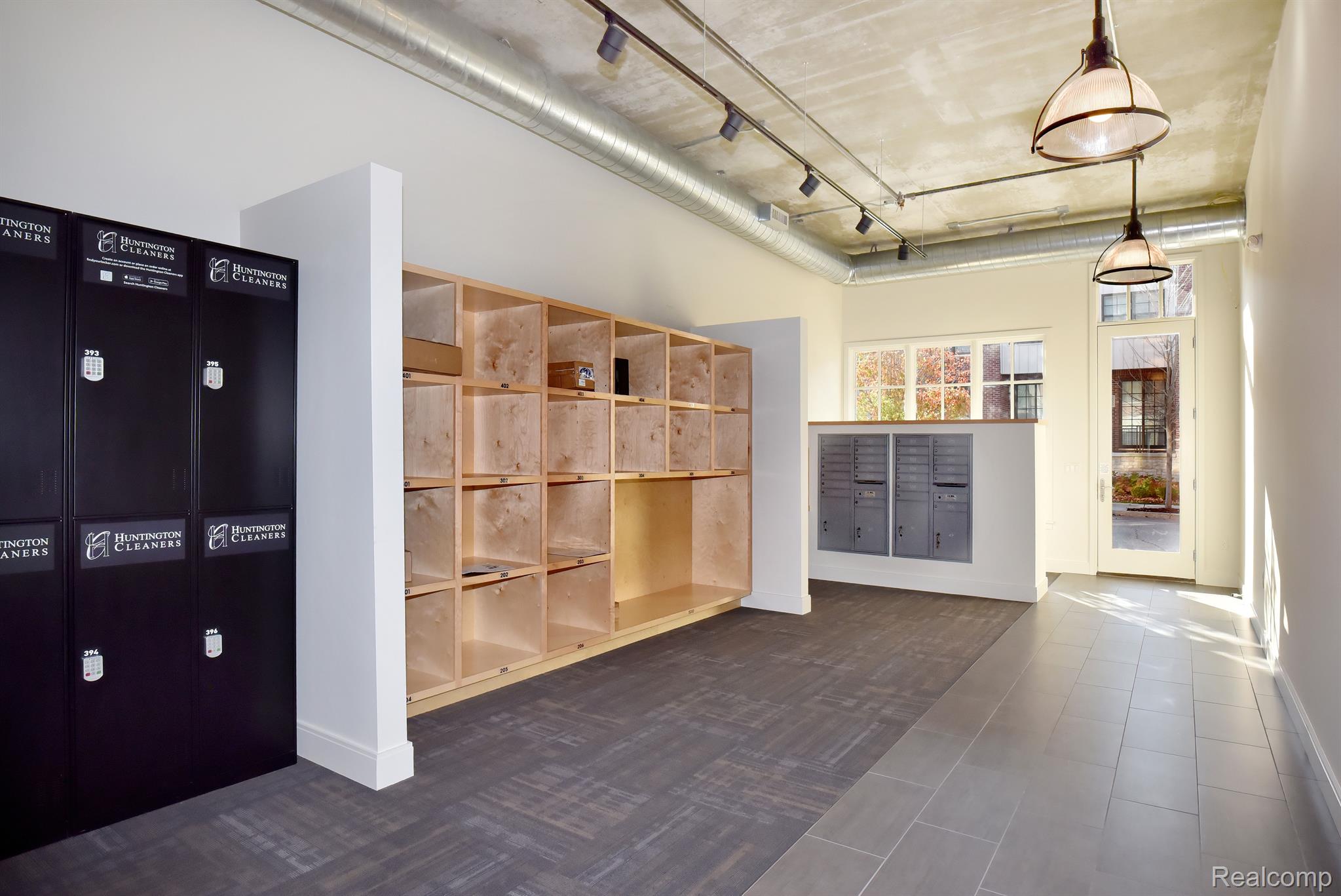 2051 VILLA Road Unit: 203