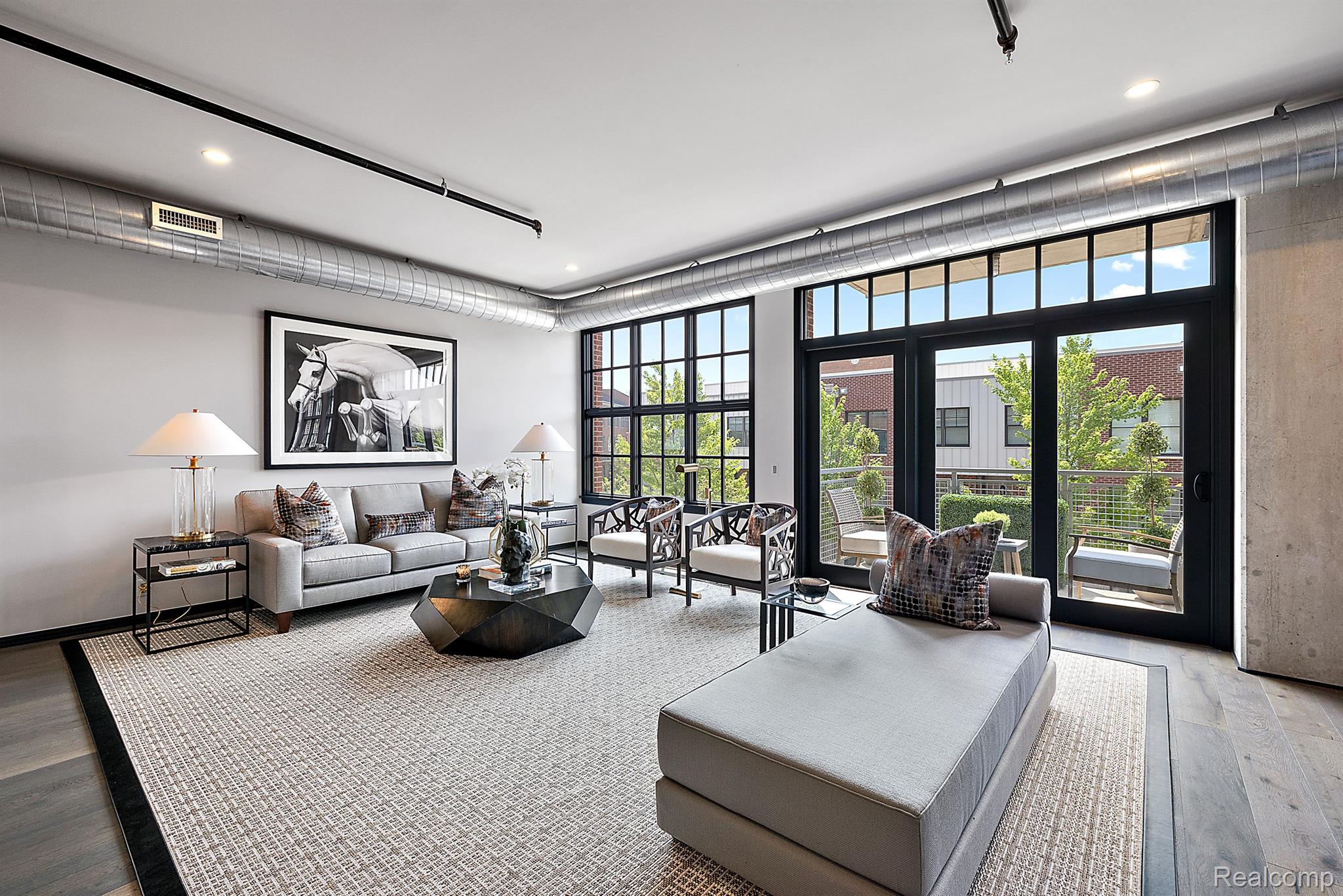 2051 VILLA Road Unit: 203