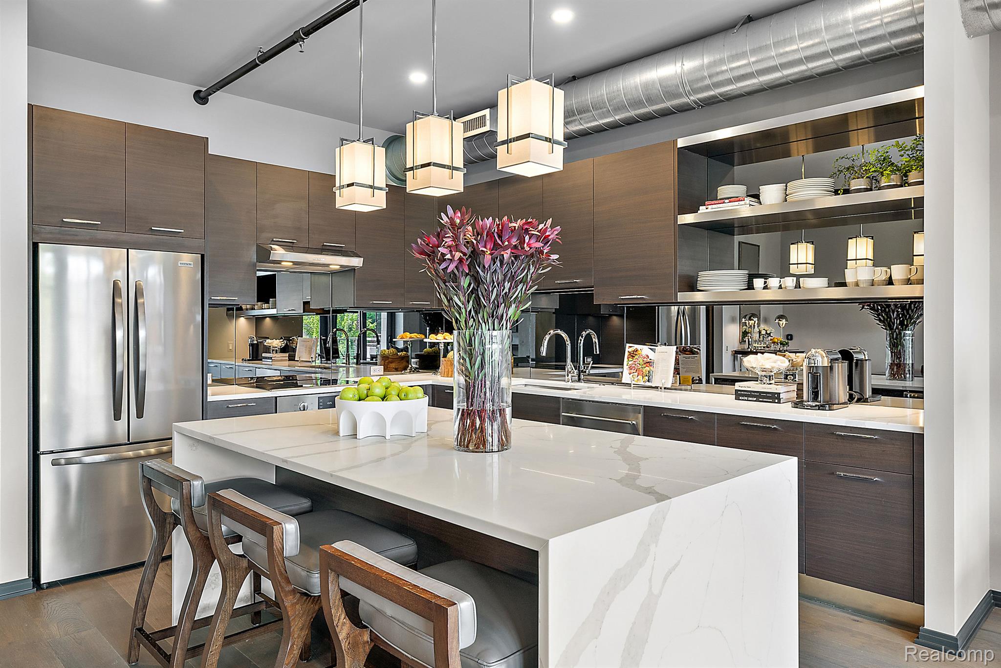 2051 VILLA Road Unit: 203