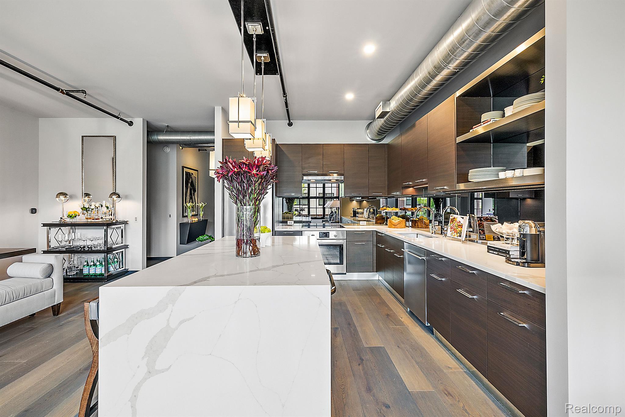 2051 VILLA Road Unit: 203