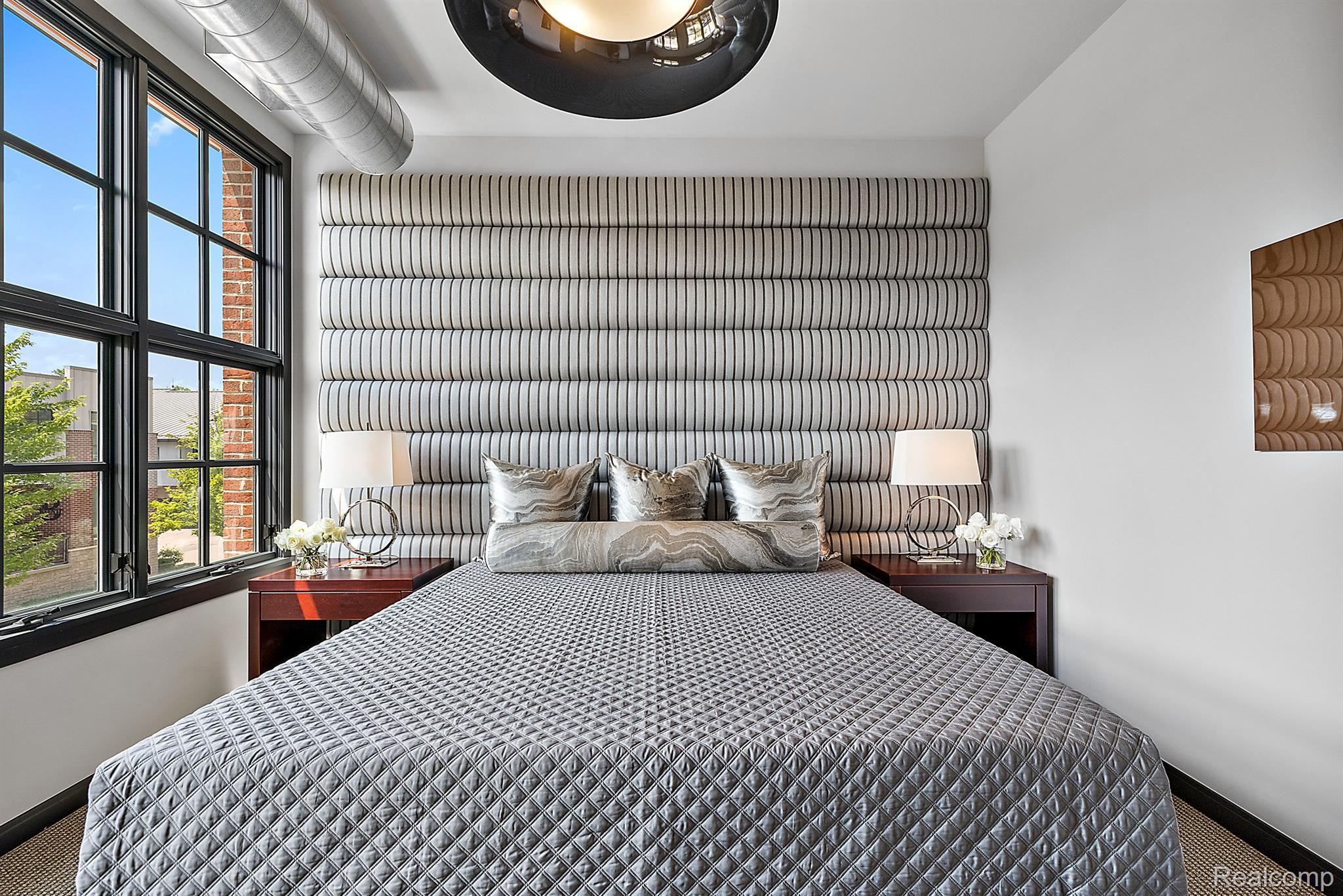 2051 VILLA Road Unit: 203