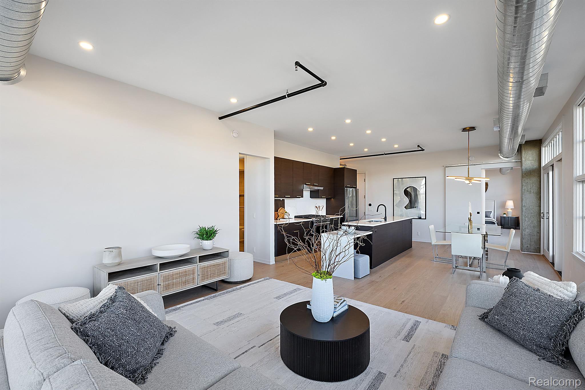 2051 VILLA Road Unit: 404