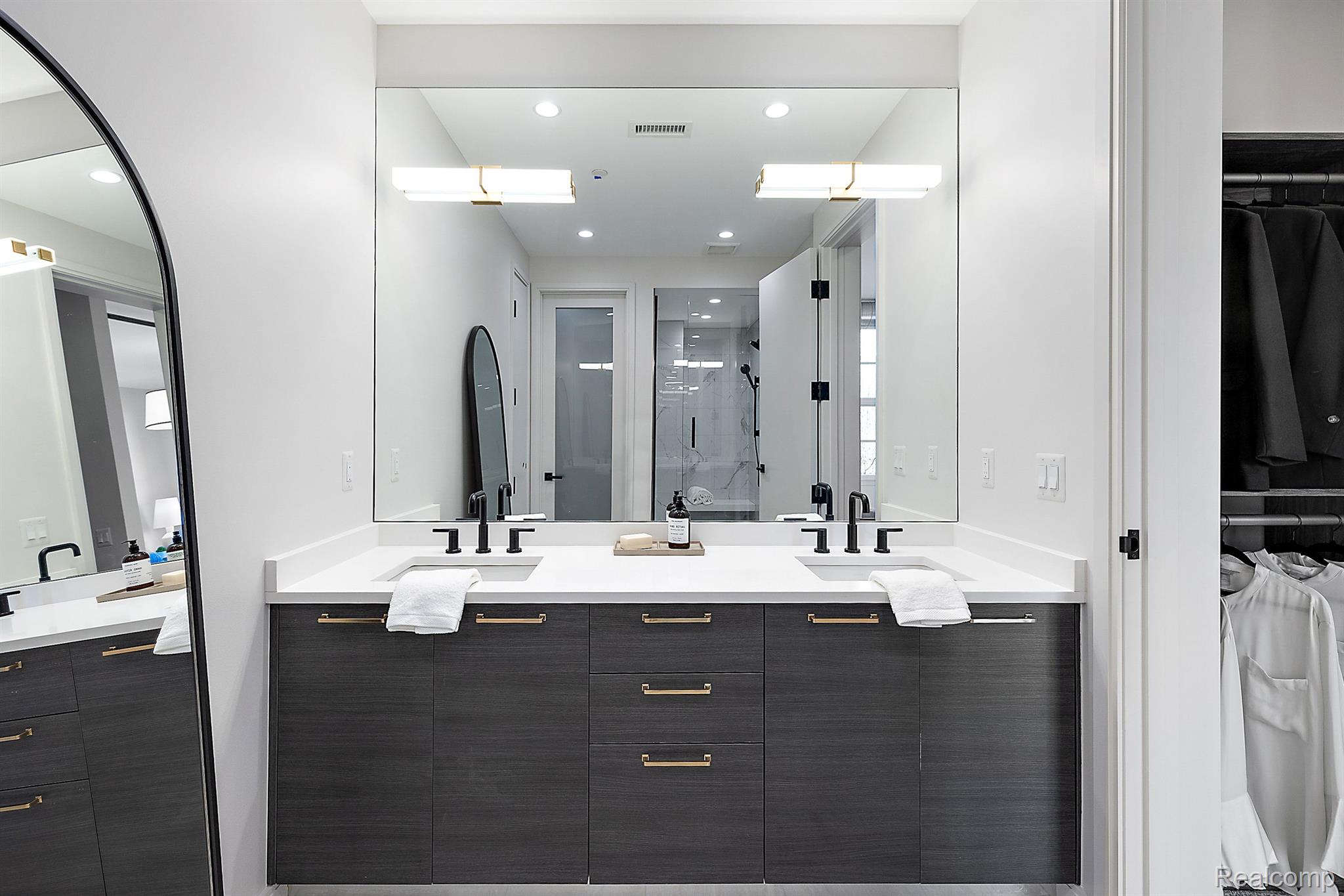 2051 VILLA Road Unit: 404