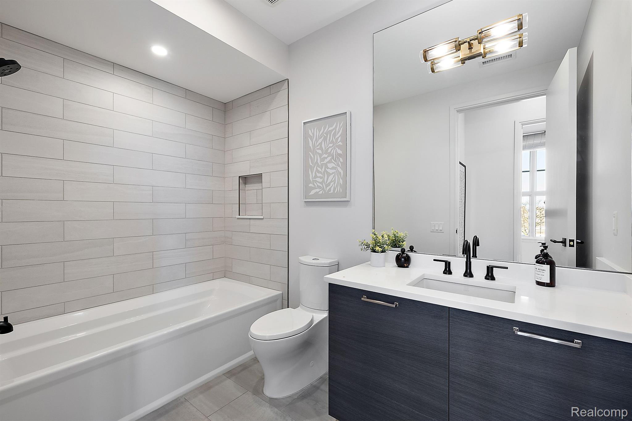 2051 VILLA Road Unit: 404