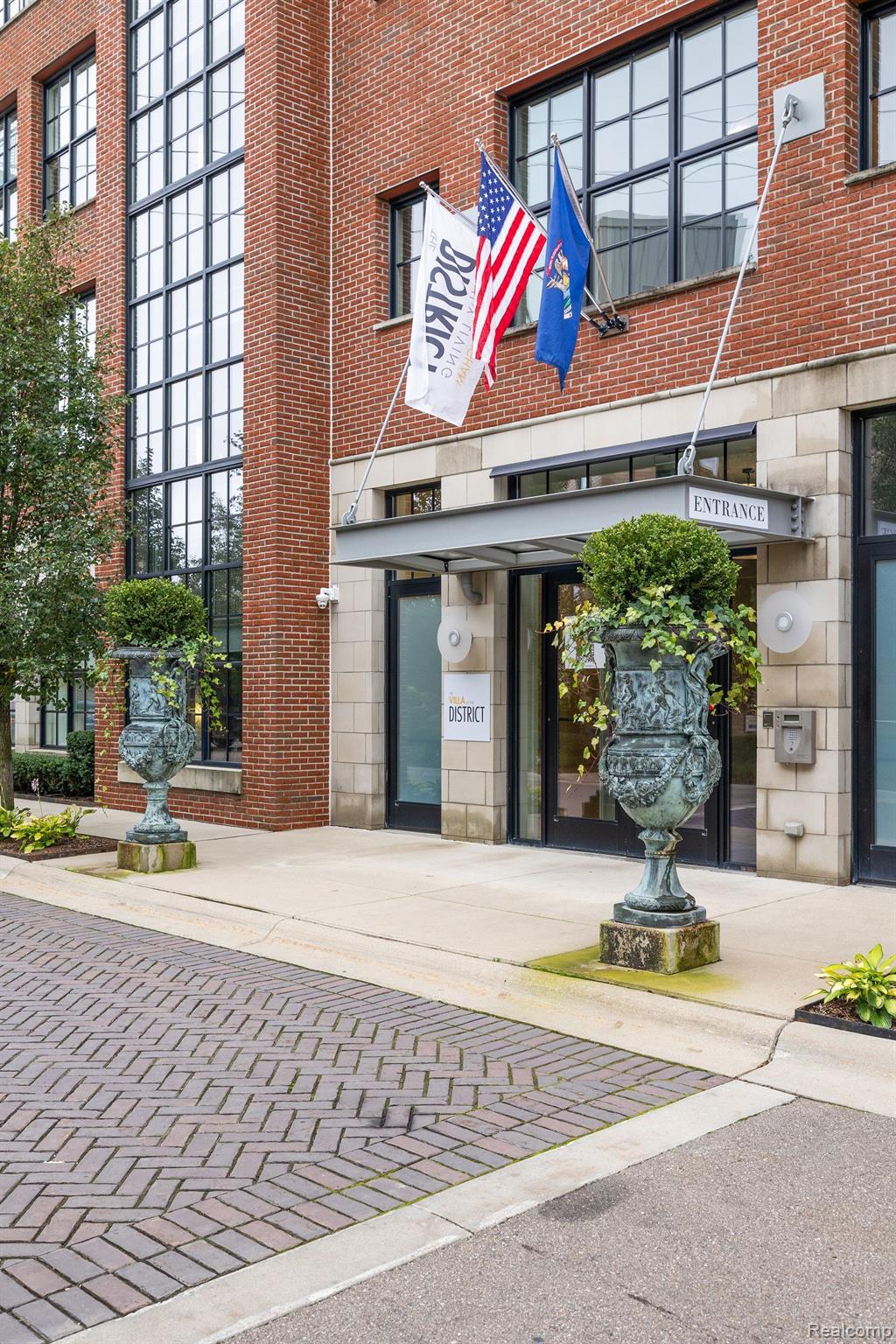 2051 VILLA Road 302