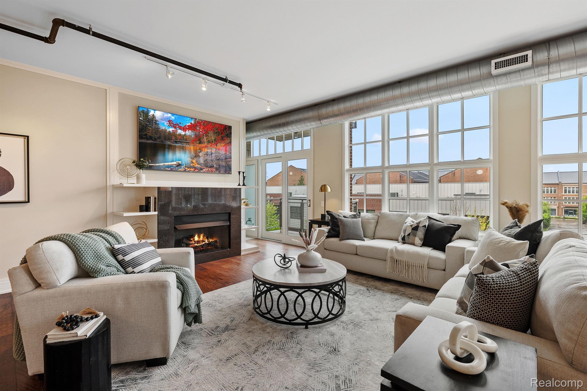 2051 VILLA Road 302