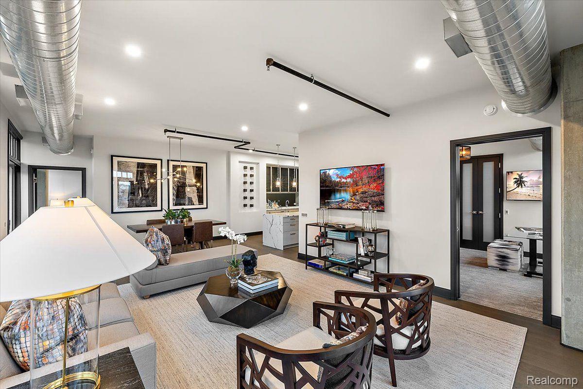 2051 VILLA Road 202