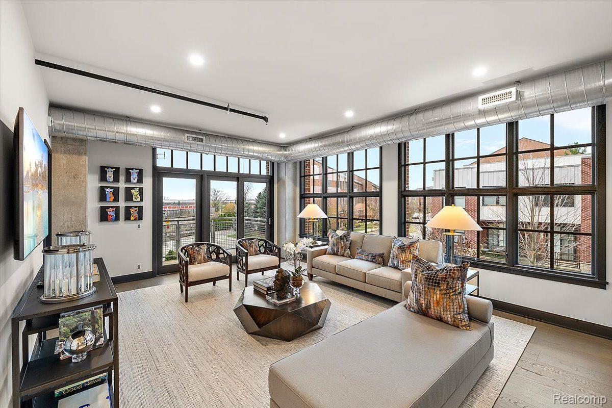 2051 VILLA Road 202