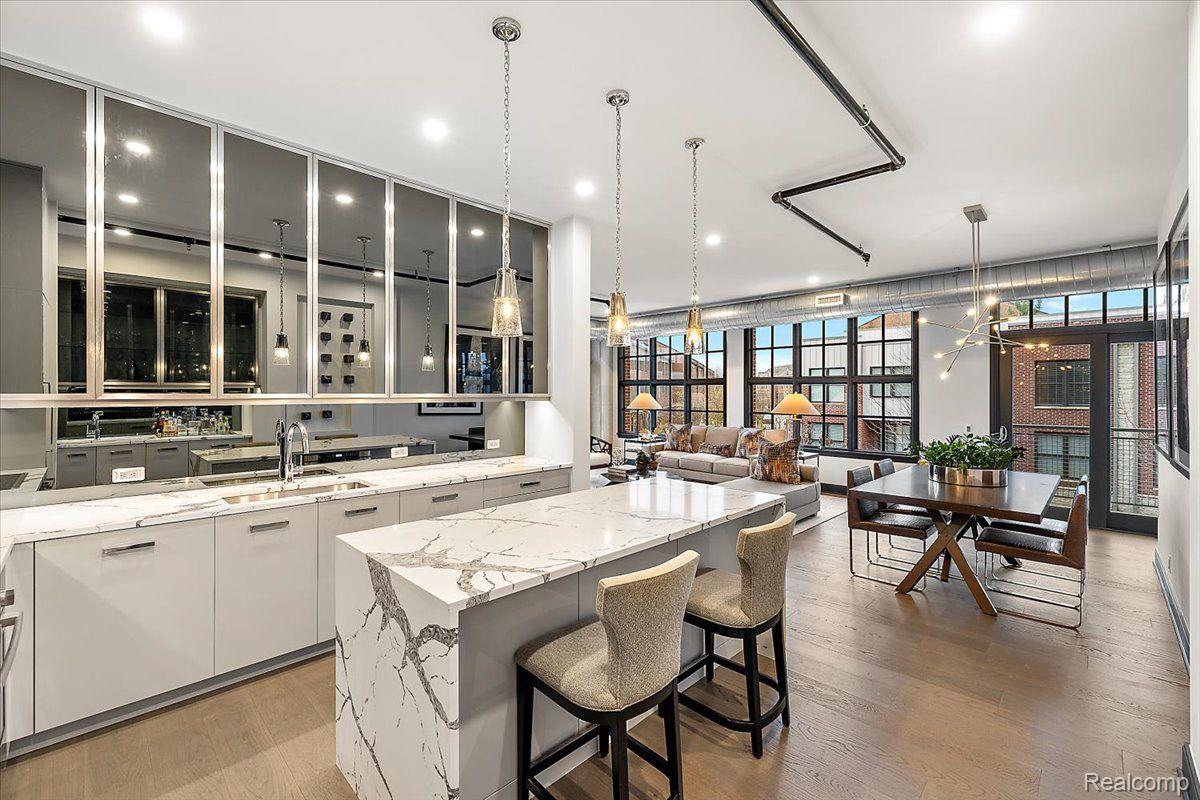 2051 VILLA Road 202