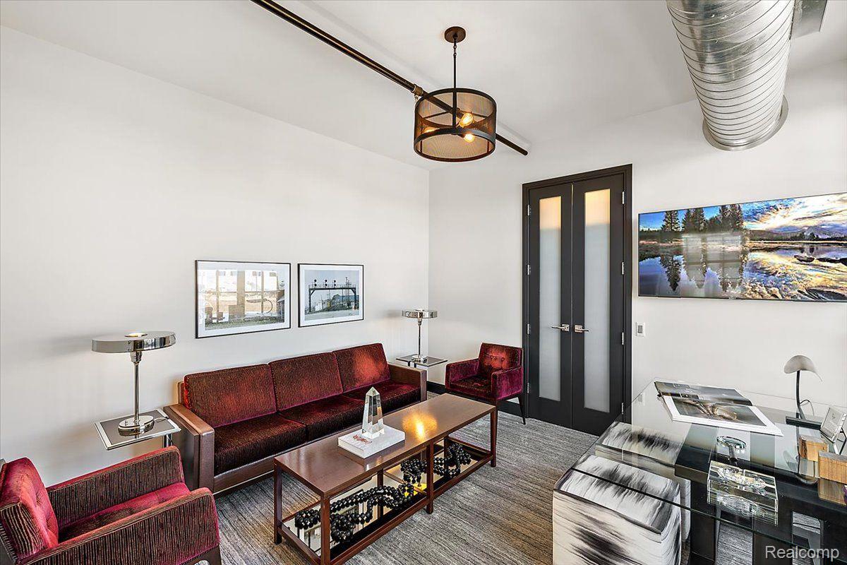 2051 VILLA Road 202