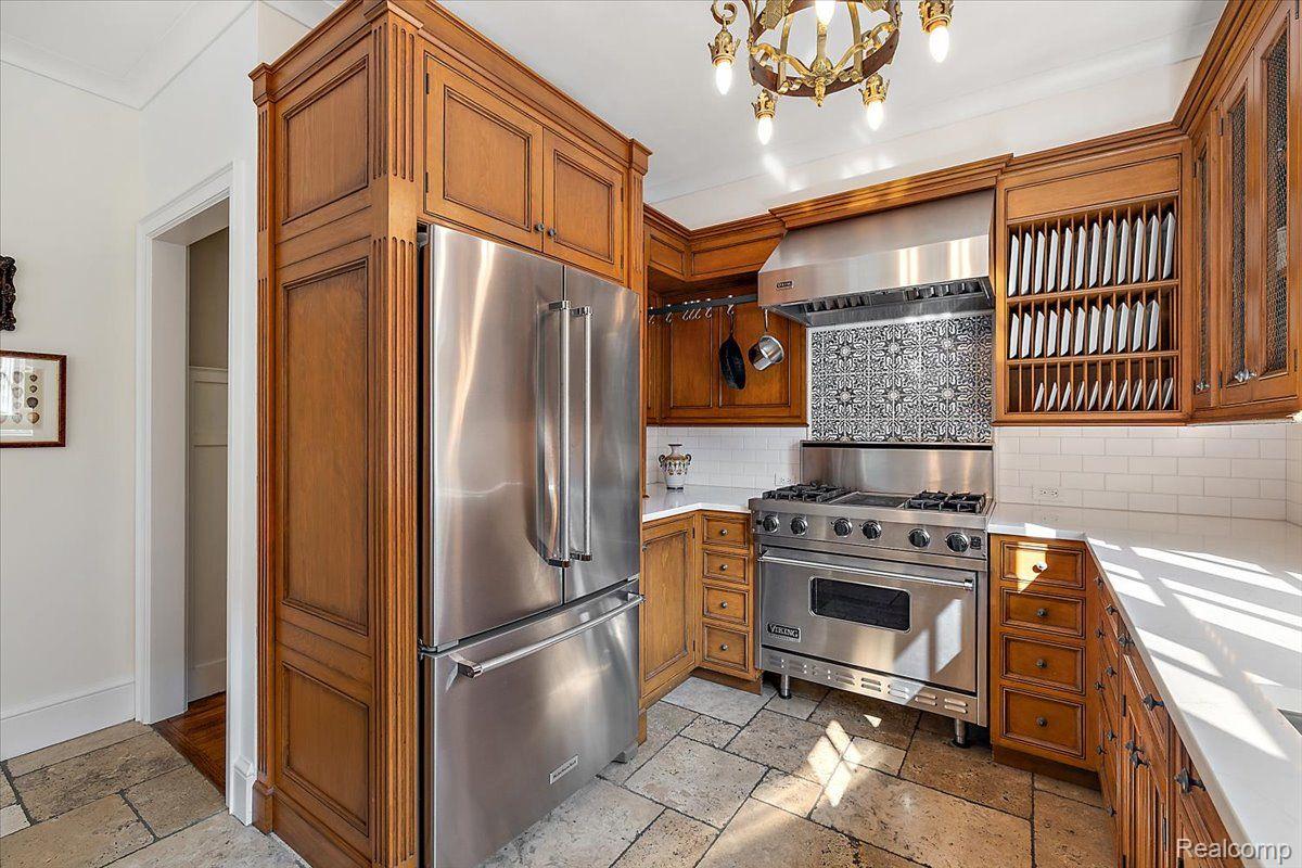 271 CHESTERFIELD Avenue