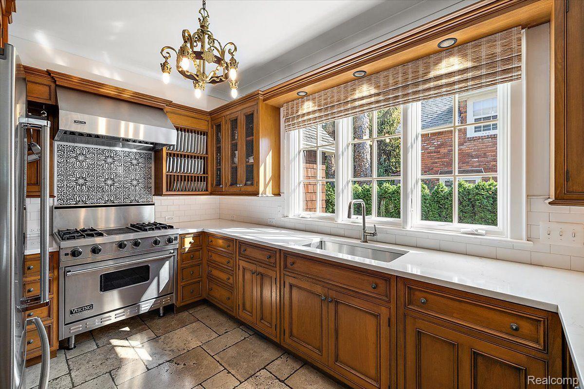 271 CHESTERFIELD Avenue