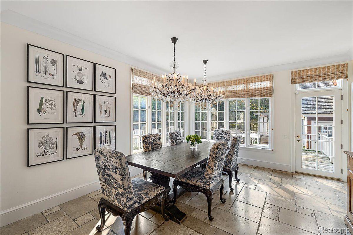 271 CHESTERFIELD Avenue