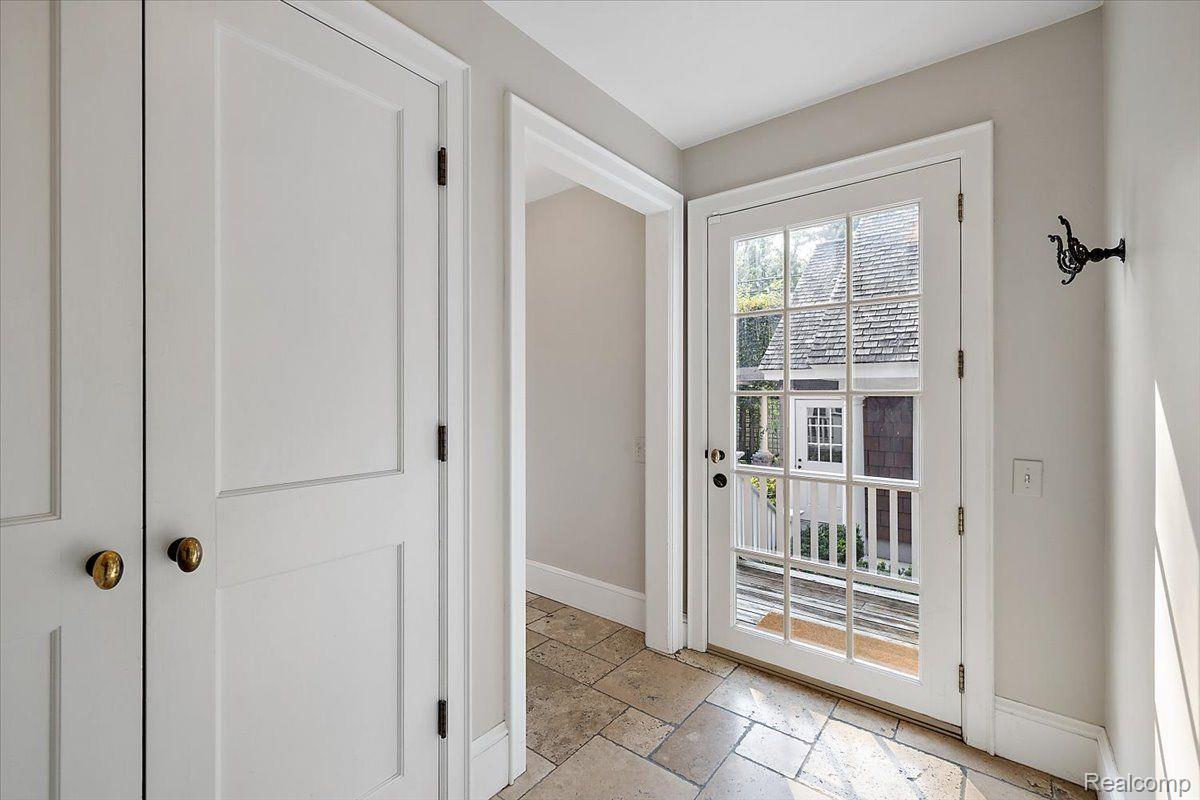 271 CHESTERFIELD Avenue