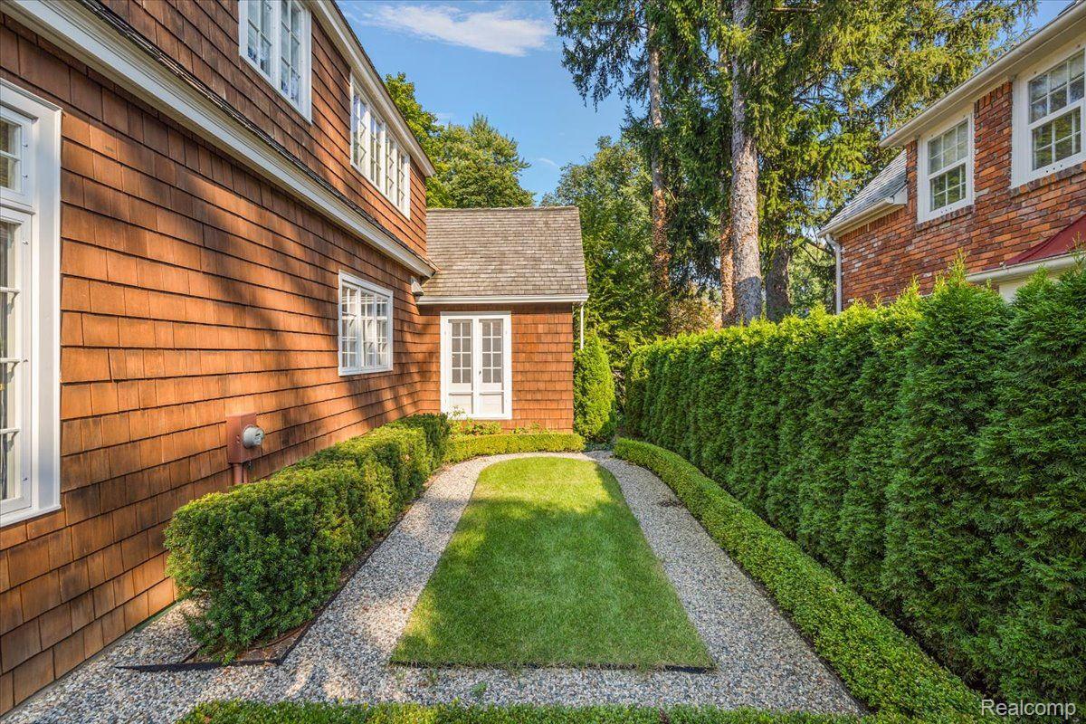 271 CHESTERFIELD Avenue