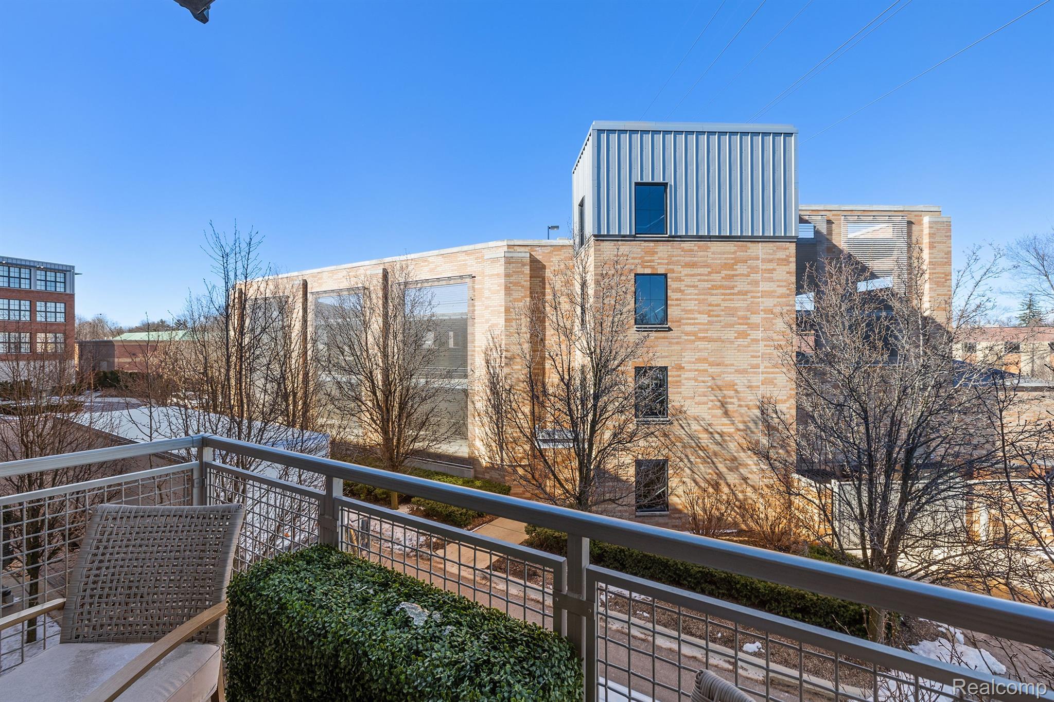 2051 VILLA Road 301