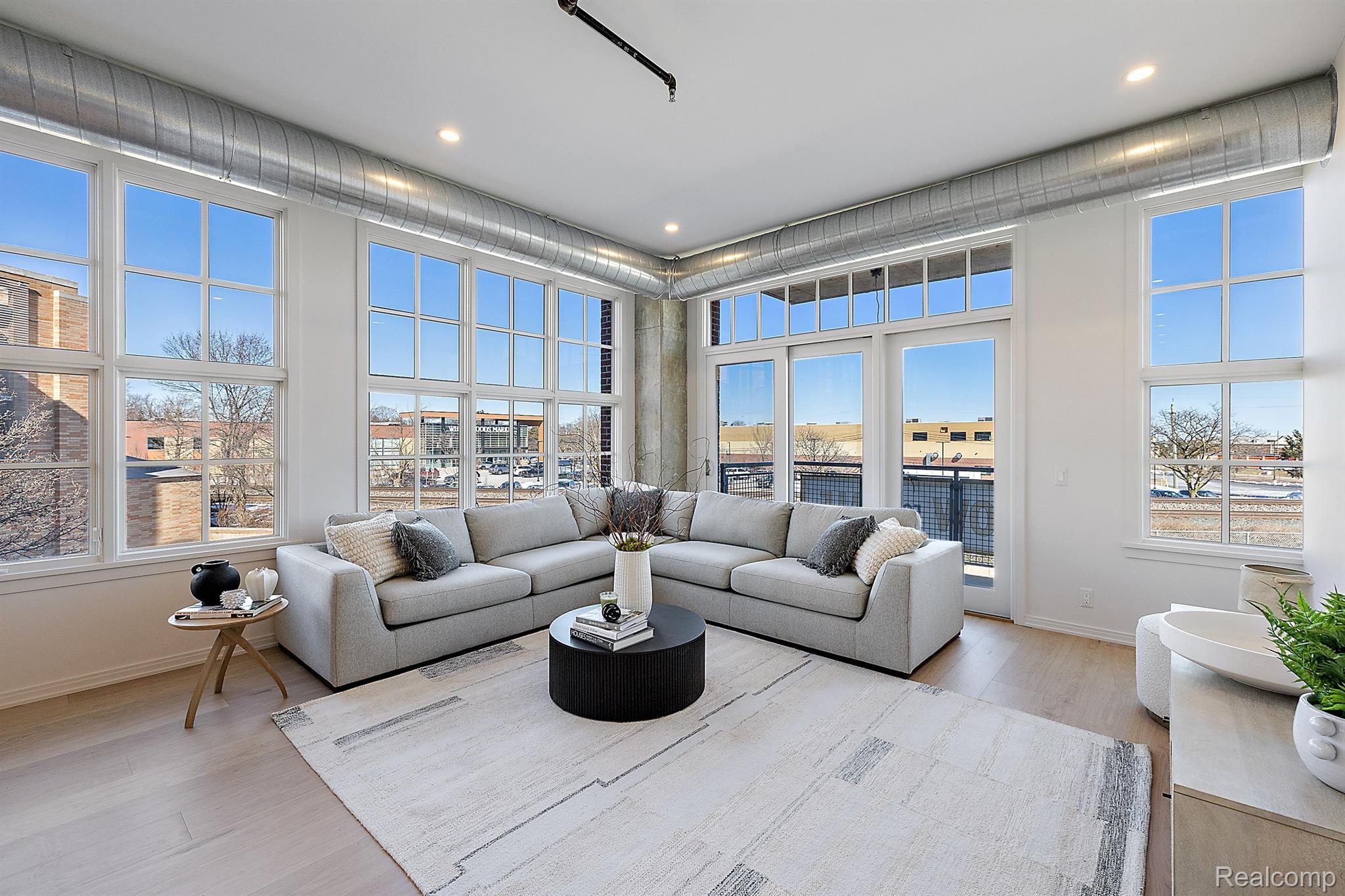 2051 VILLA Road 301