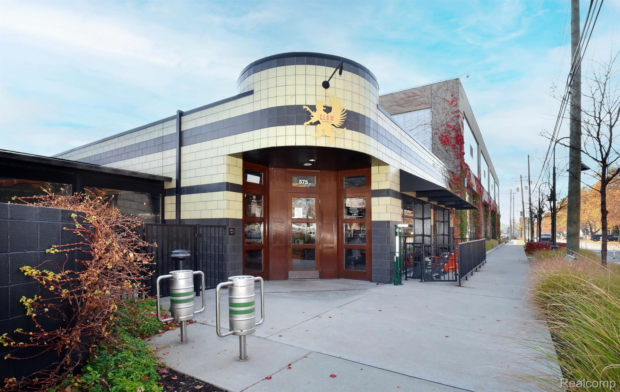 2051 VILLA Road 301