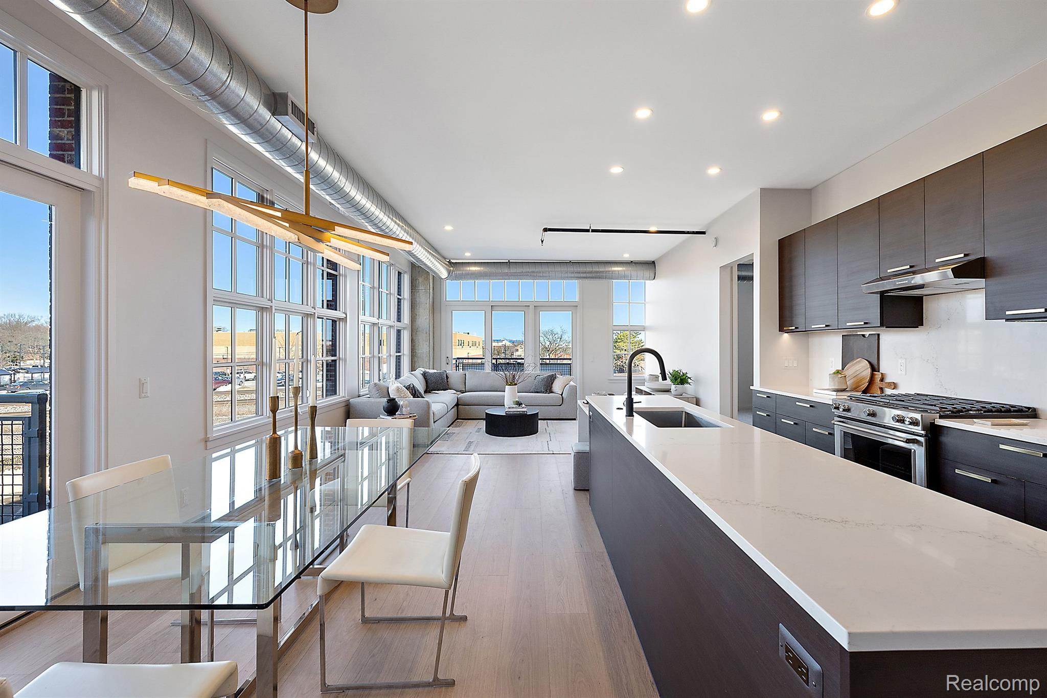 2051 VILLA Road 301