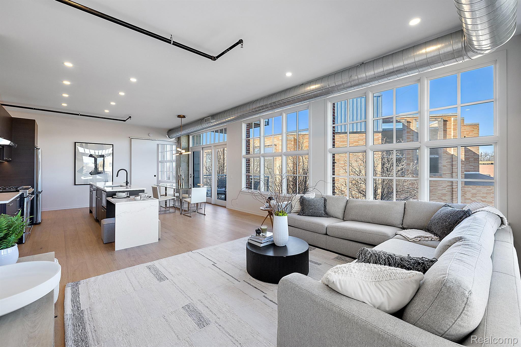 2051 VILLA Road 301