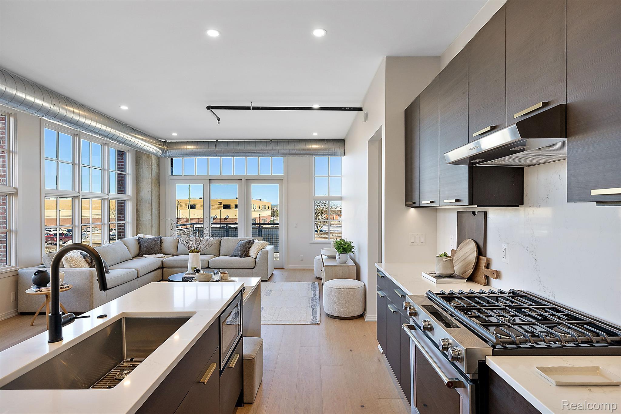 2051 VILLA Road 301
