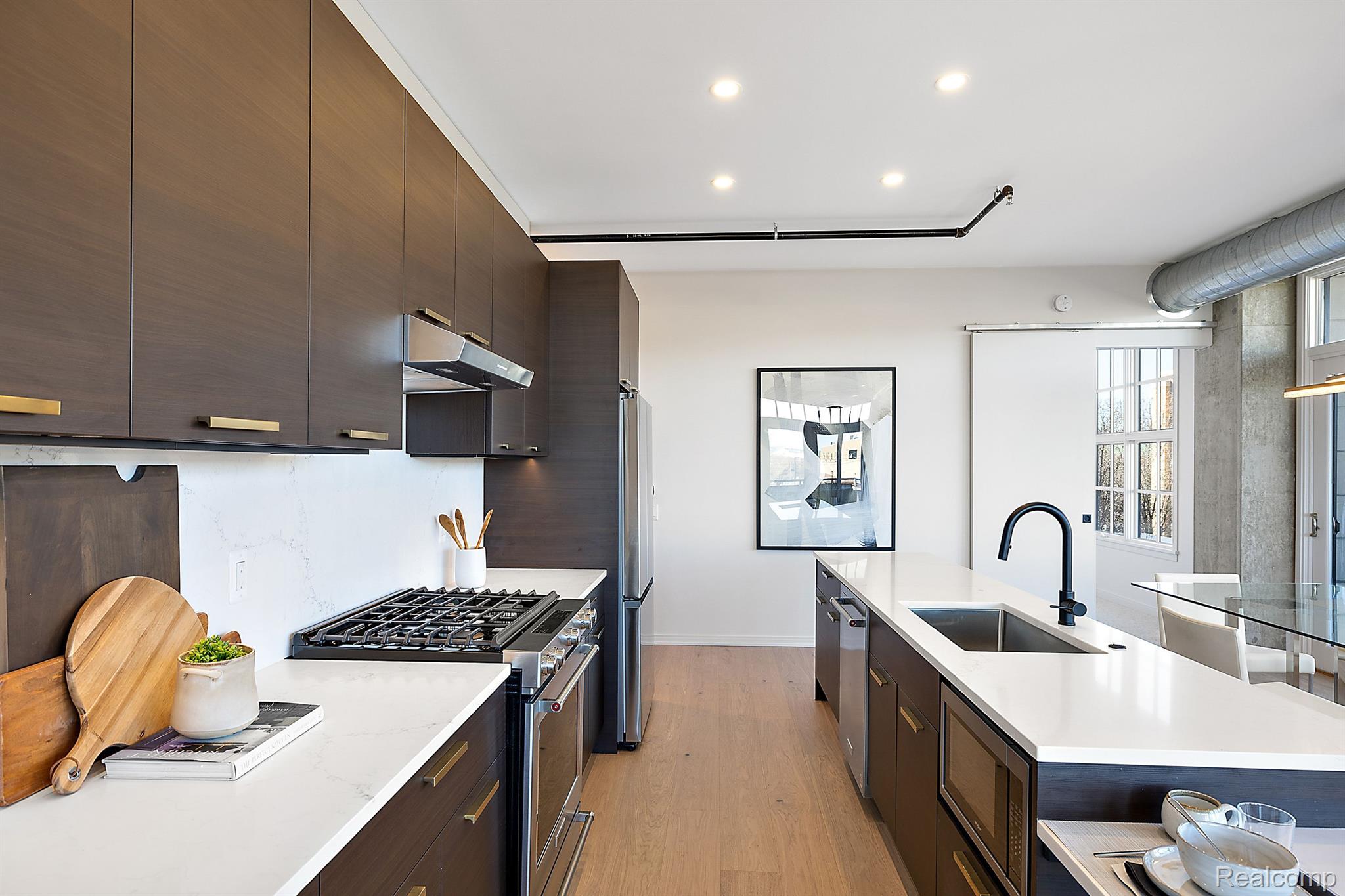 2051 VILLA Road 301